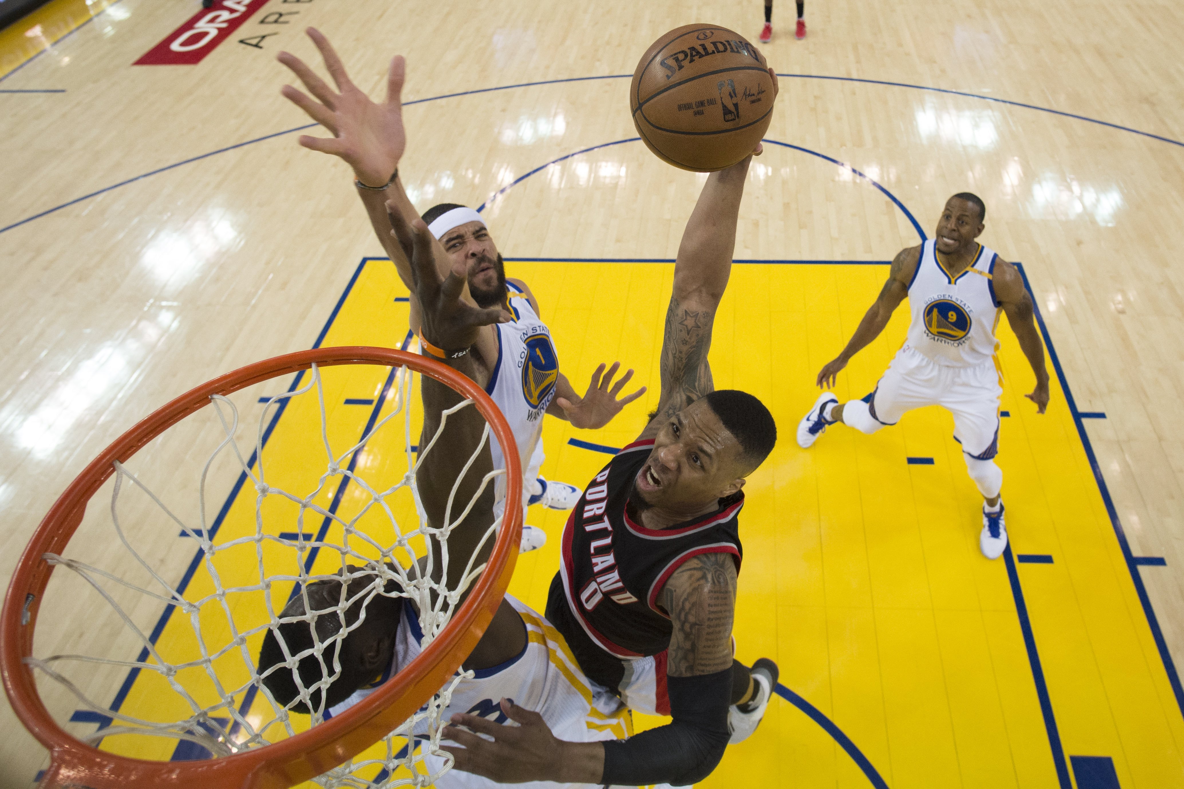 NBA: thriller w Portland. Lillard za trzy na zwycięstwo! Warriors ... Damian Lillard 2013 Wallpaper