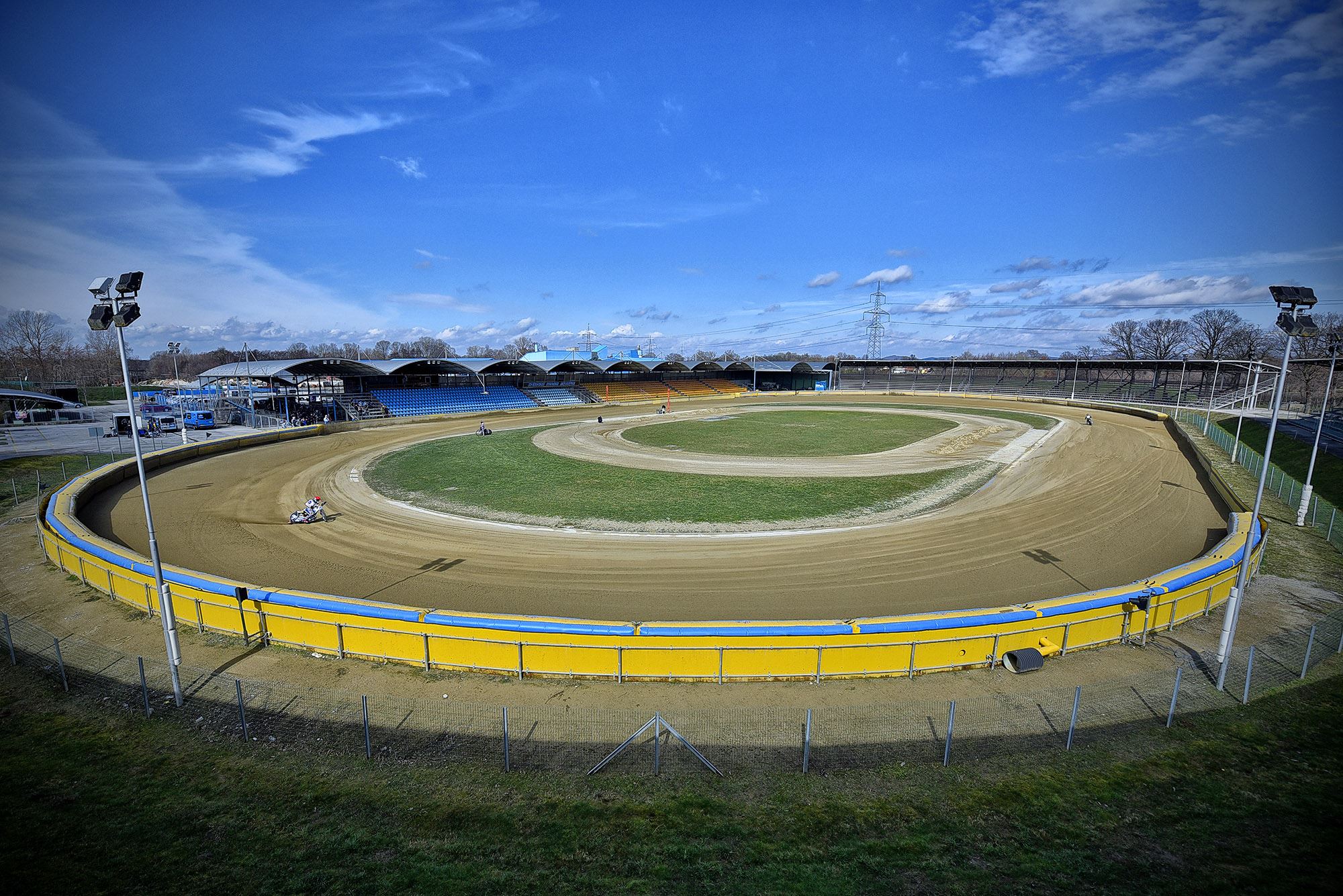 Żużel. Na swoim torze zarobią krocie. Zawodnicy palą, znamy cenę
