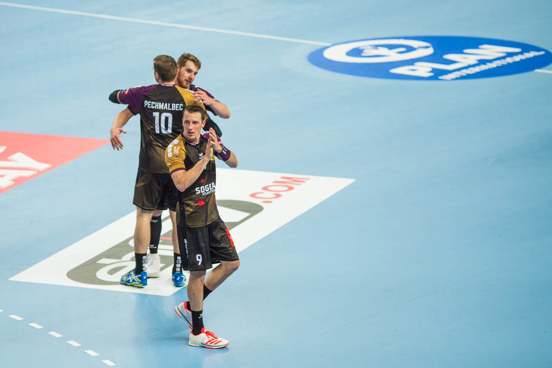 Dzieje się za plecami Industrii. Gigant wrócił do wygrywania