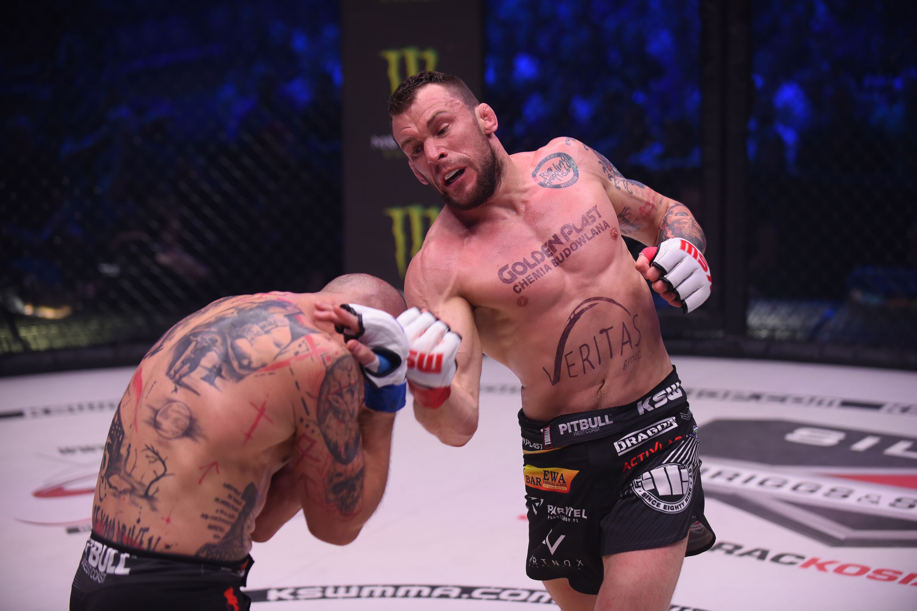 Ciężkie bomby w klatce KSW. Michalski znokautował Janikowskiego!