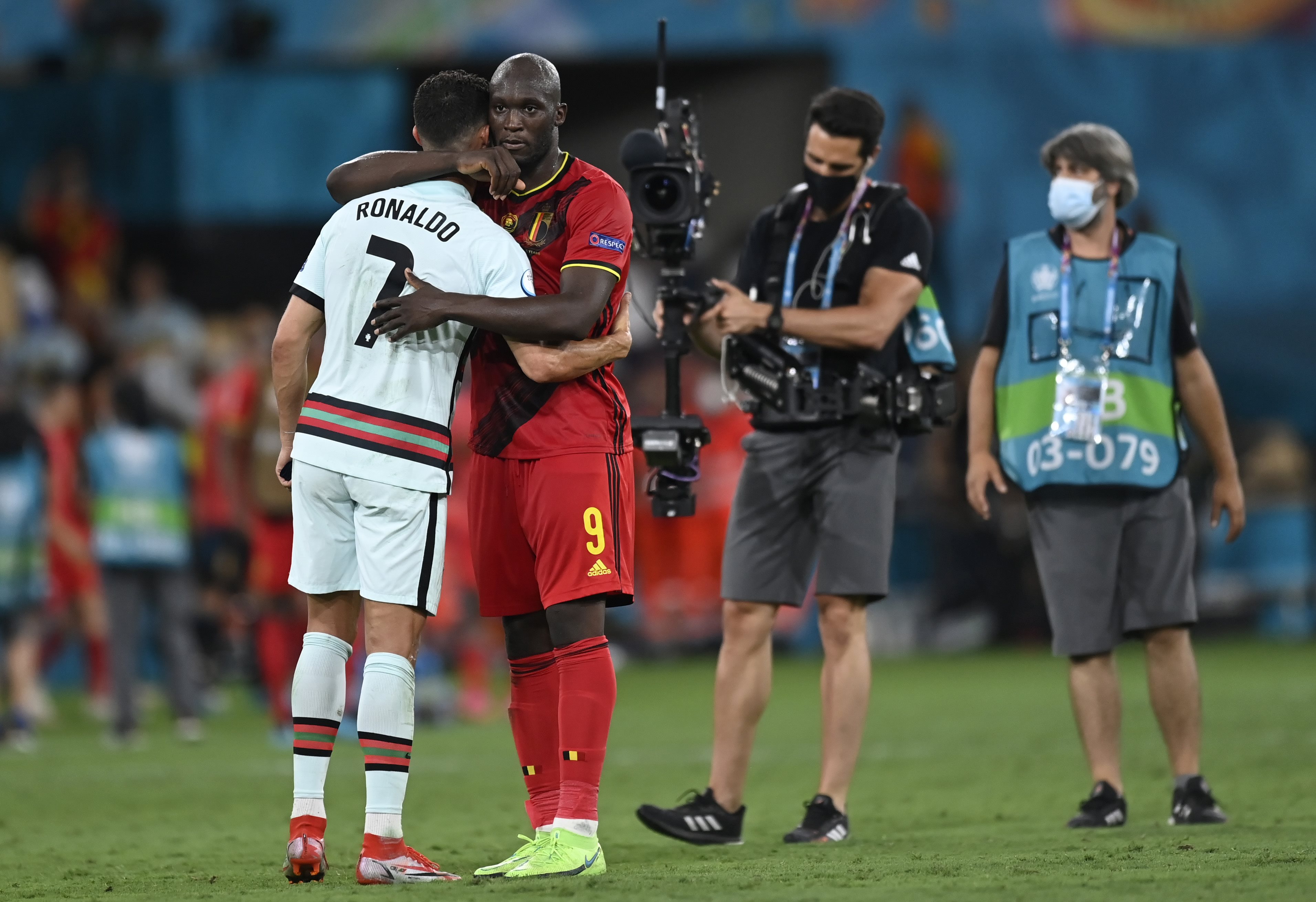 Euro 2020. Te obrazki obiegły świat. Romelu Lukaku pokazał wielką klasę - Vimarsana News