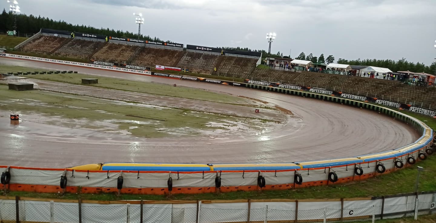 Żużel. Deszcz górą w Malilli. Ćwierćfinał z udziałem polskich zawodników przerwany