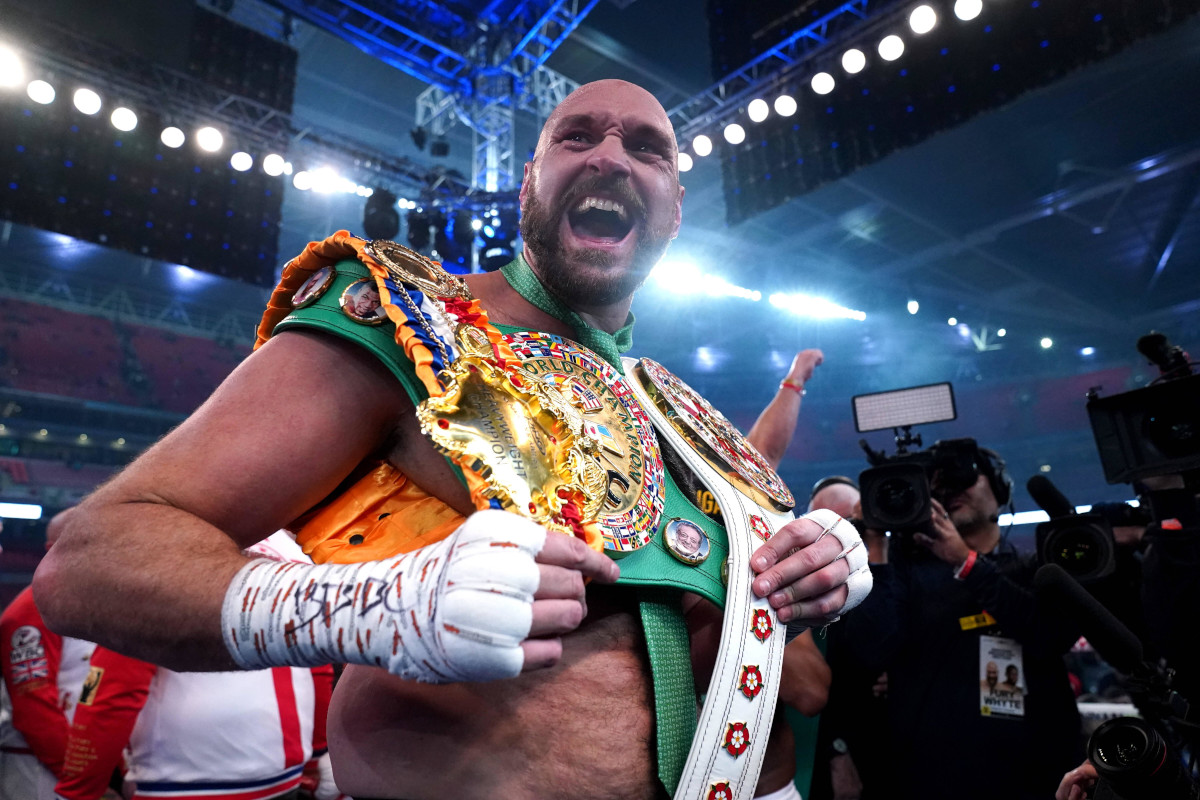 tyson fury wroci  ringu wiadomo  kim mialby walczyc  jakie stawia