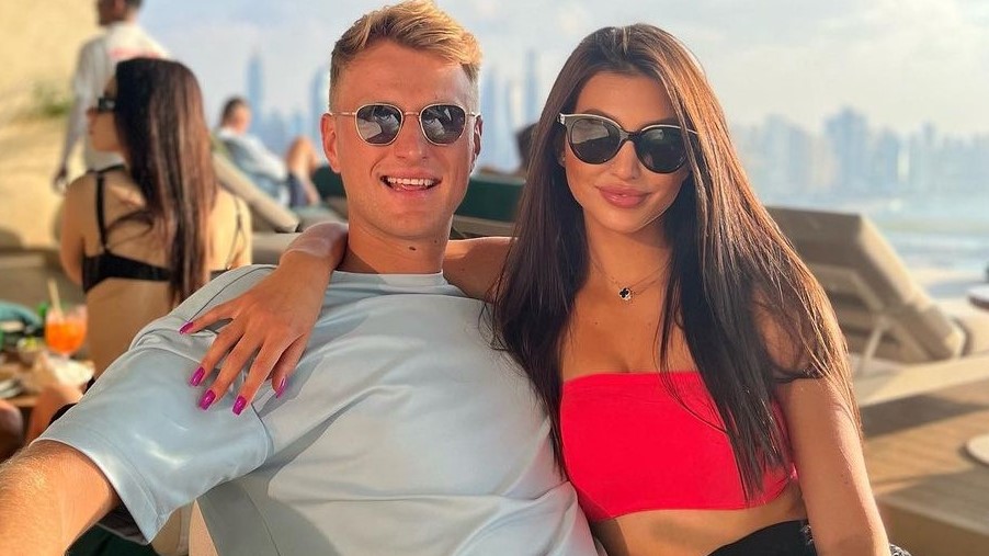 Miesiąc temu wziął ślub, ale walentynki spędzi w innym kraju