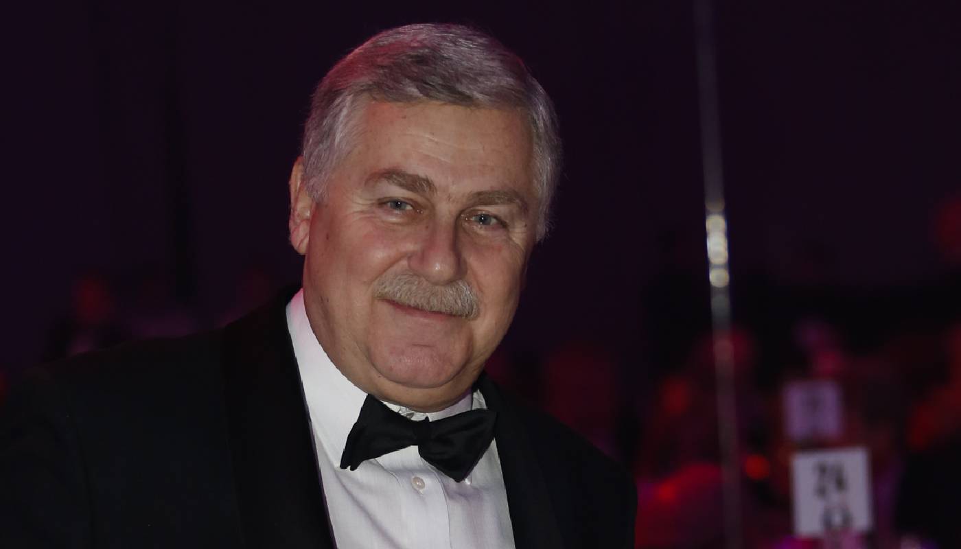 Postać niezwykle znana. Skończył 73 lata