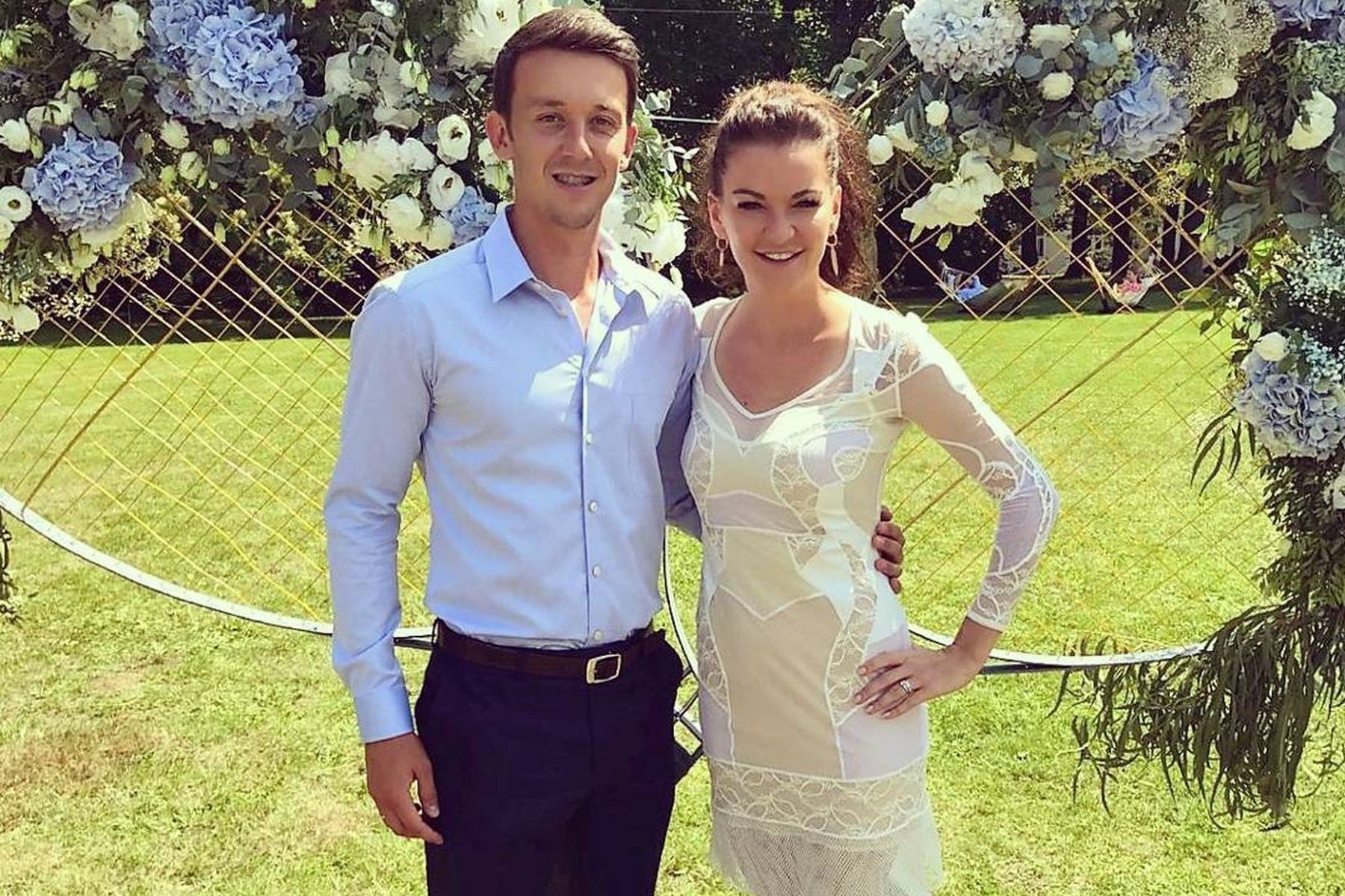 Właśnie skończył 40 lat. Ma młodszą żonę, którą zna każdy Polak