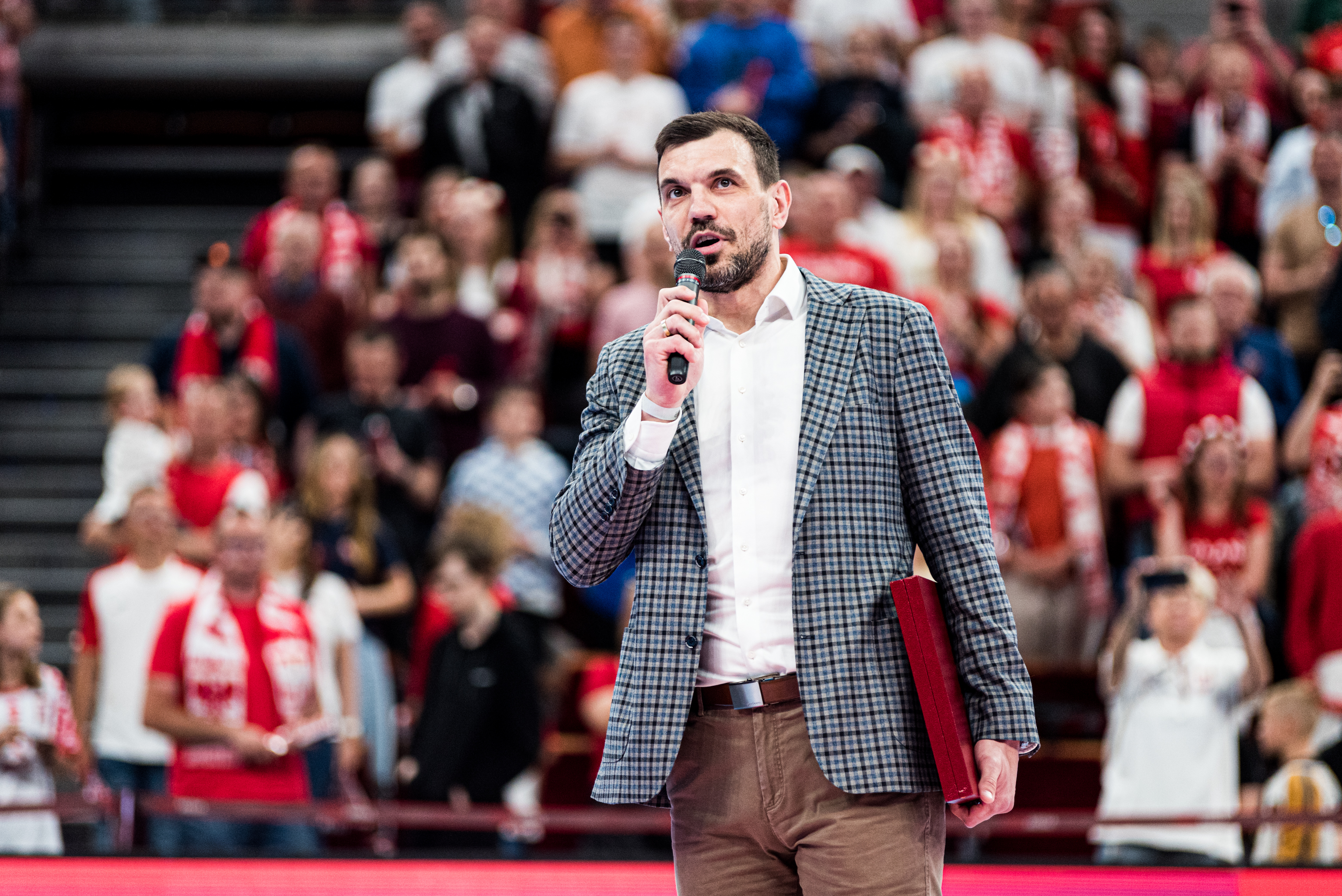"Trudno się zgodzić". Mocny wpis zwolnionej legendy