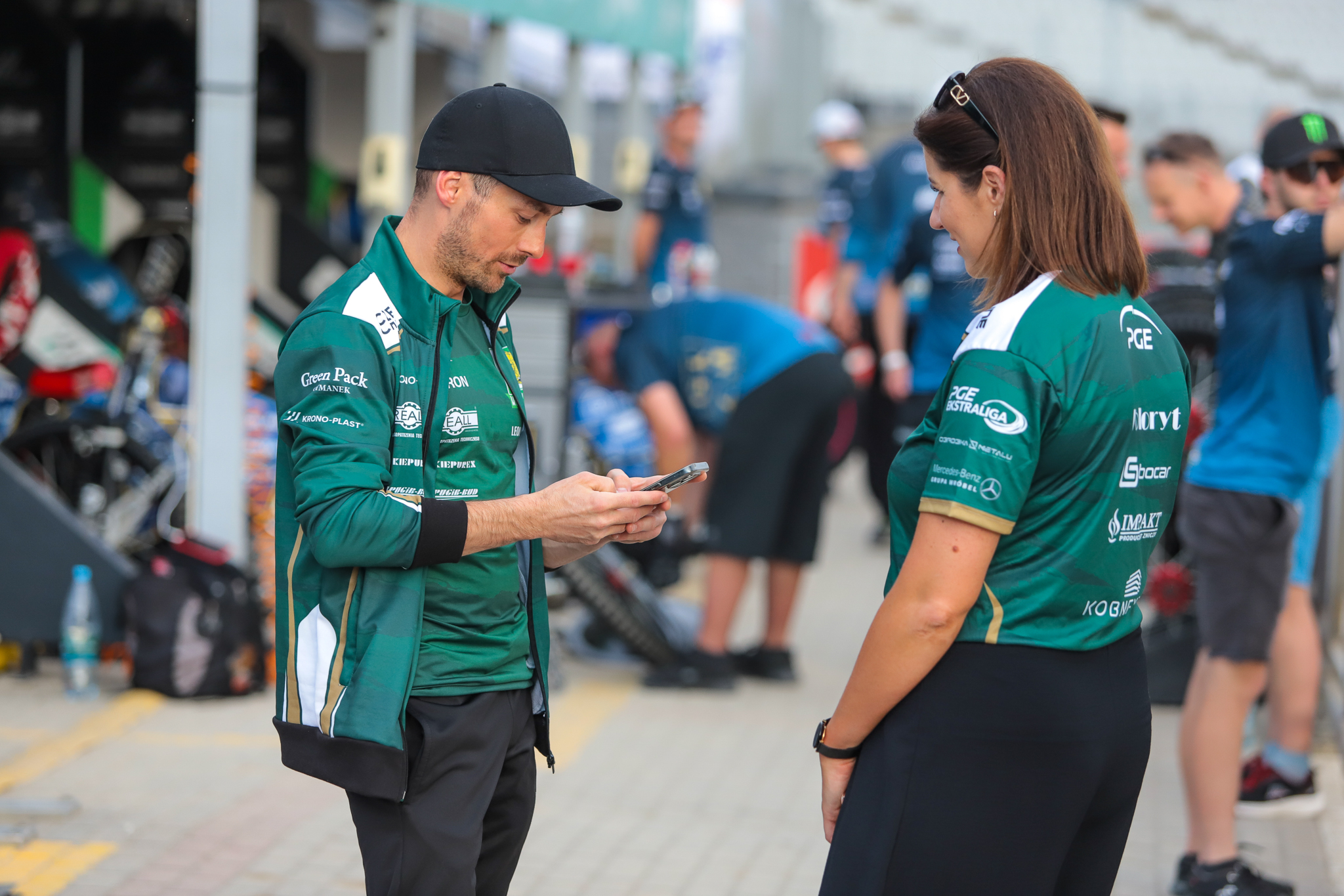 Żużel. Ich obecność w klubie nie umknęła kibicom. Prezes Włókniarza zabrał głos