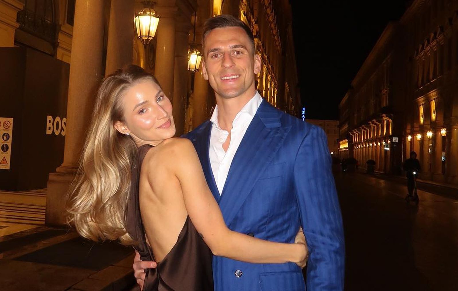 Ostatnio robił to rzadko. Milik pokazał się z ukochaną