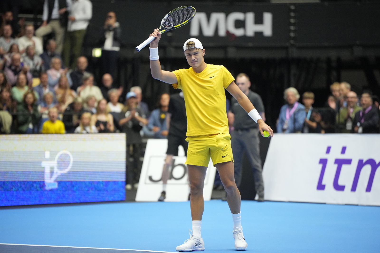 Znakomite widowiska w Sztokholmie. Faworyci przetrwali trzysetowe batalie