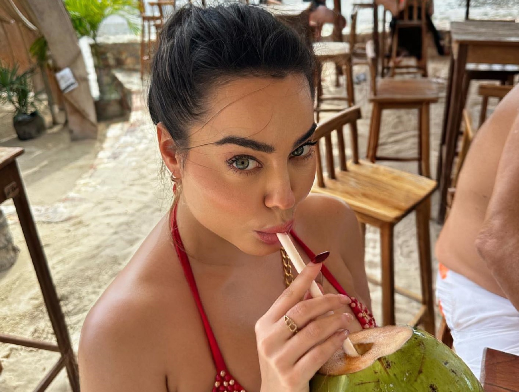 Cierpi z powodu swojej przeszłości. Mężczyźni boją się związku z nią