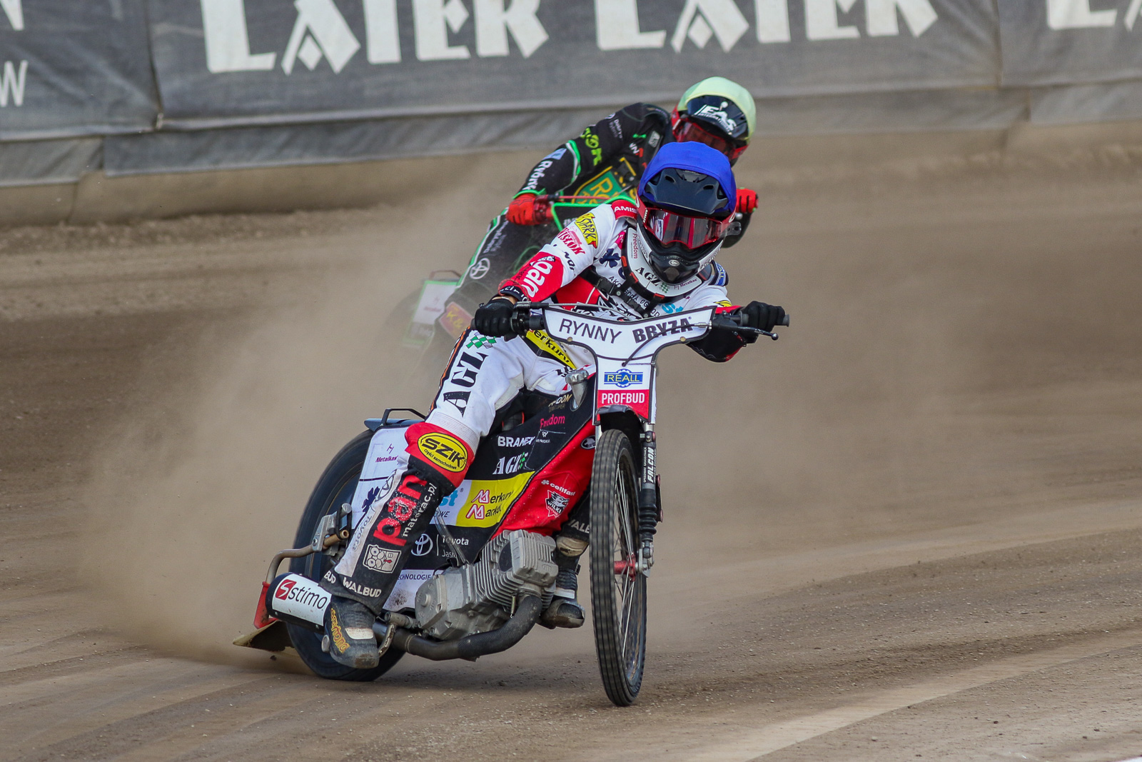 Żużel. Wyciągnęli do niego pomocną dłoń. Kontrakt podpisany, ale zawodnik jest "do wzięcia"