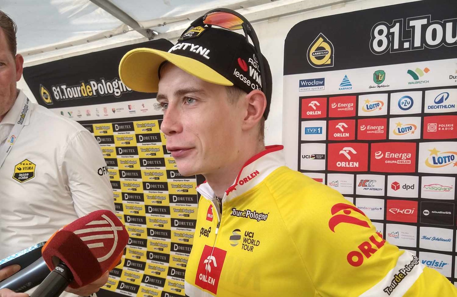 Gwiazda kolarstwa miała wypadek. Przez... amatora