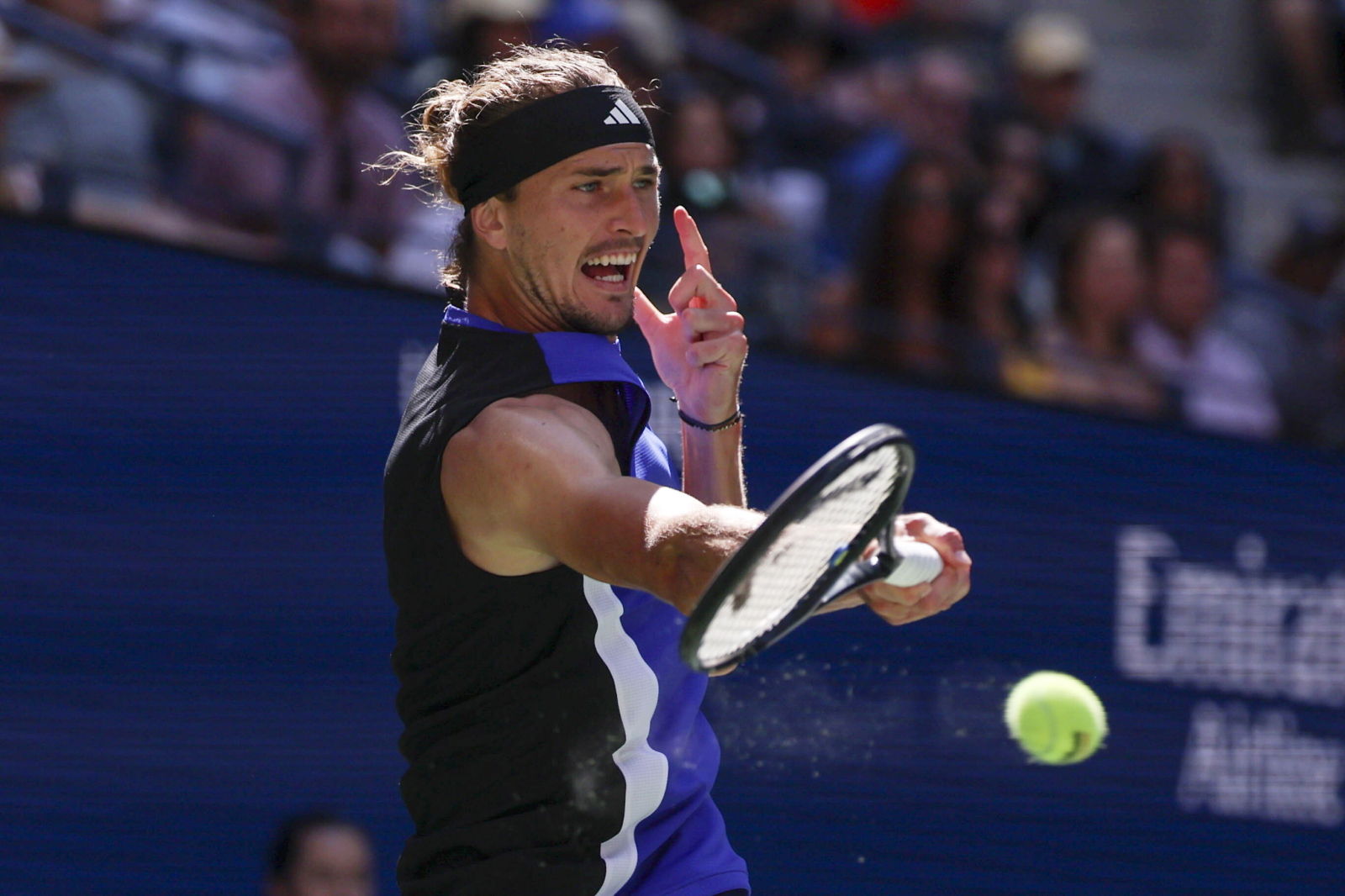 Faworyt "skomplikował" swoje zadanie. 17-letni Niemiec nawiązał do Borisa Beckera