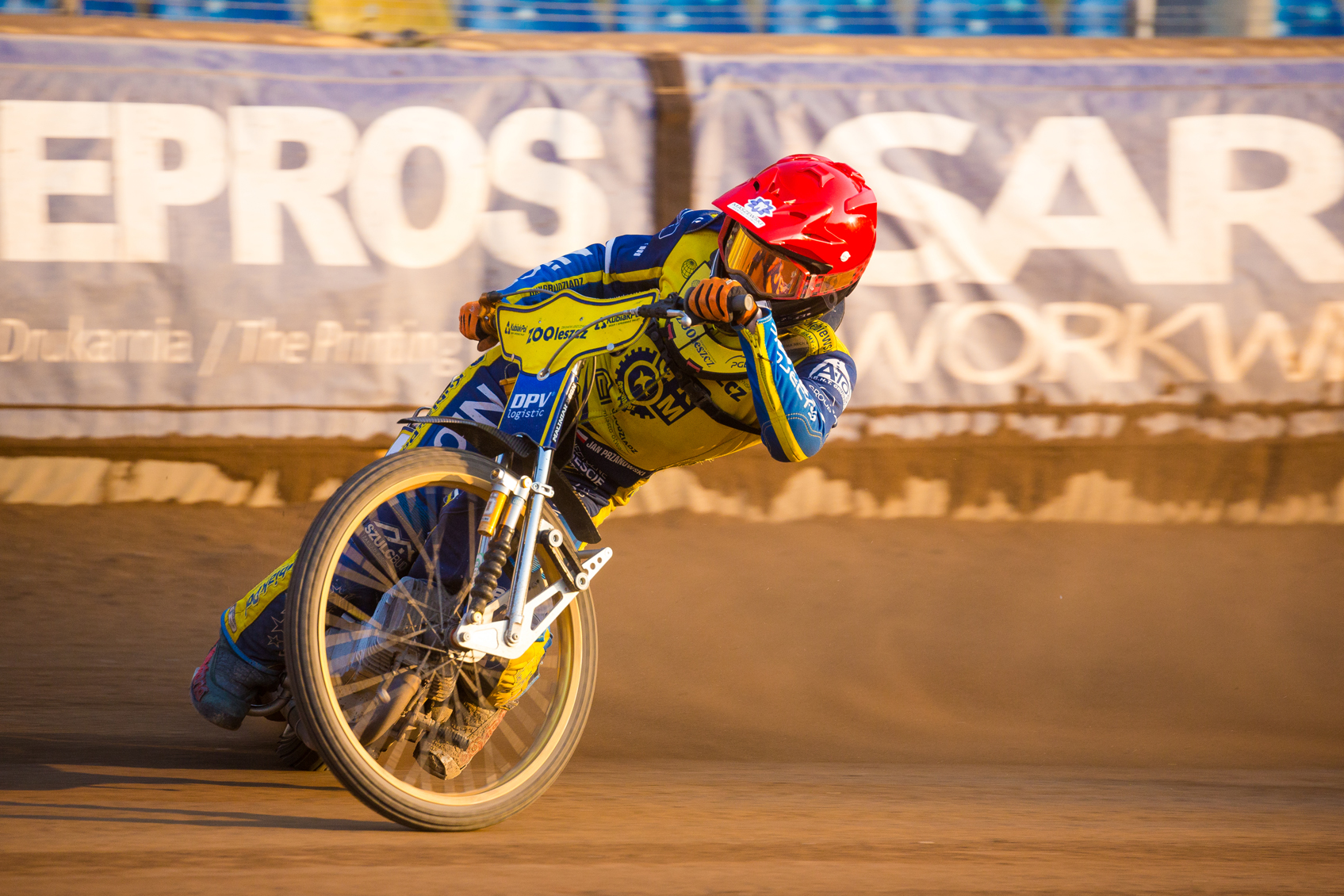 Żużel. Najpierw rywalizowali, potem czekali. Polak z awansem w Glasgow