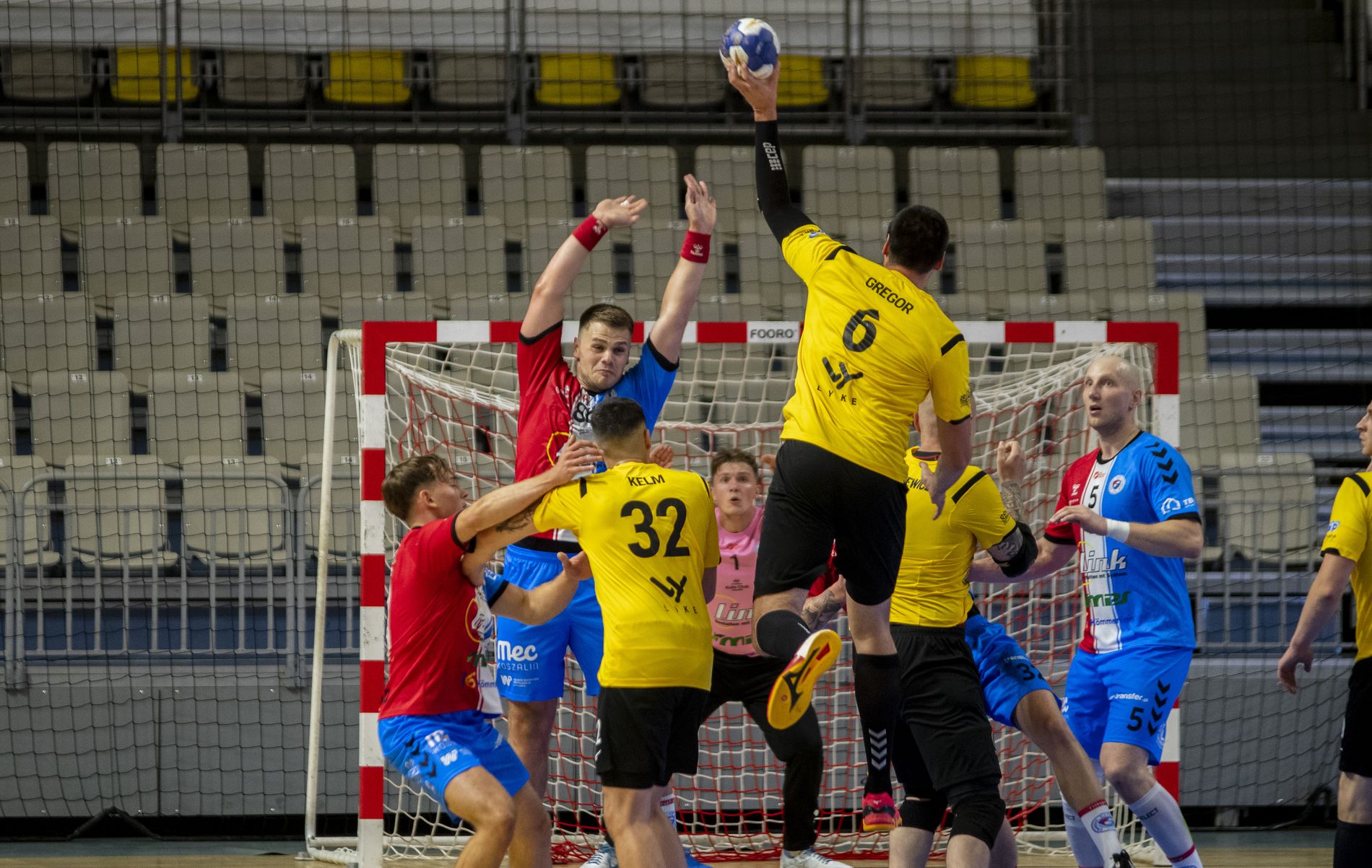 Już tylko jedna niepokonana drużyna w Lidze Centralnej. 17 bramek byłego reprezentanta Polski