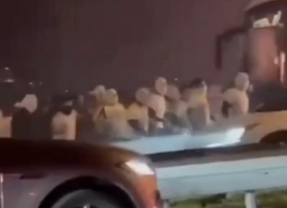 Kibice Legii i Widzewa starli się na autostradzie. Jest wideo