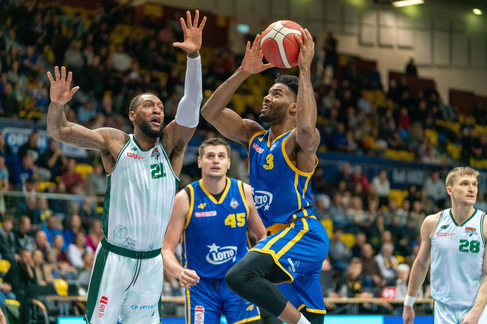 Pierwszy raz poszedł na mecz piłki nożnej w Polsce. Doświadczył rasizmu