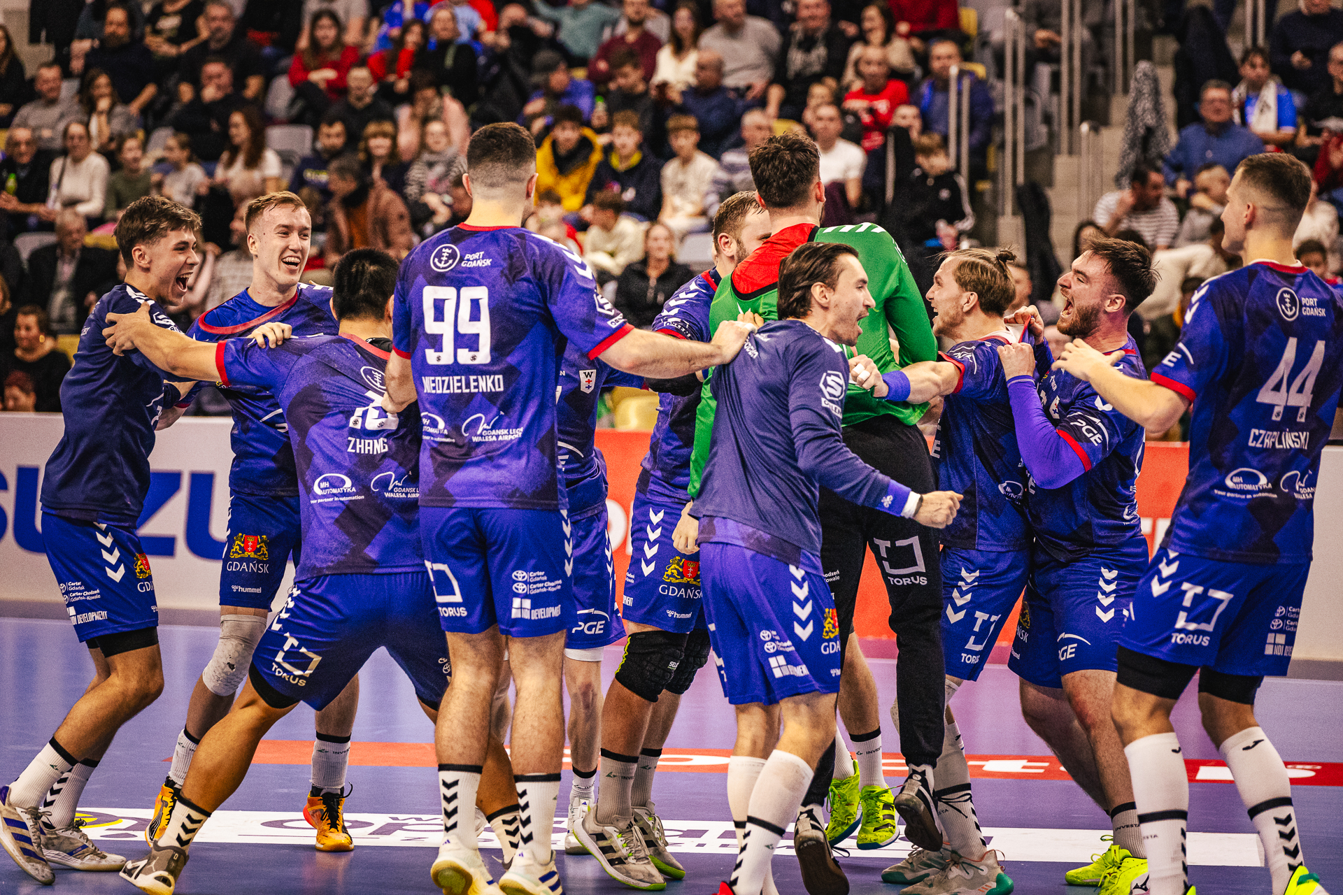 Królowie karnych dalej w grze. Wielkie emocje w Gdańsku