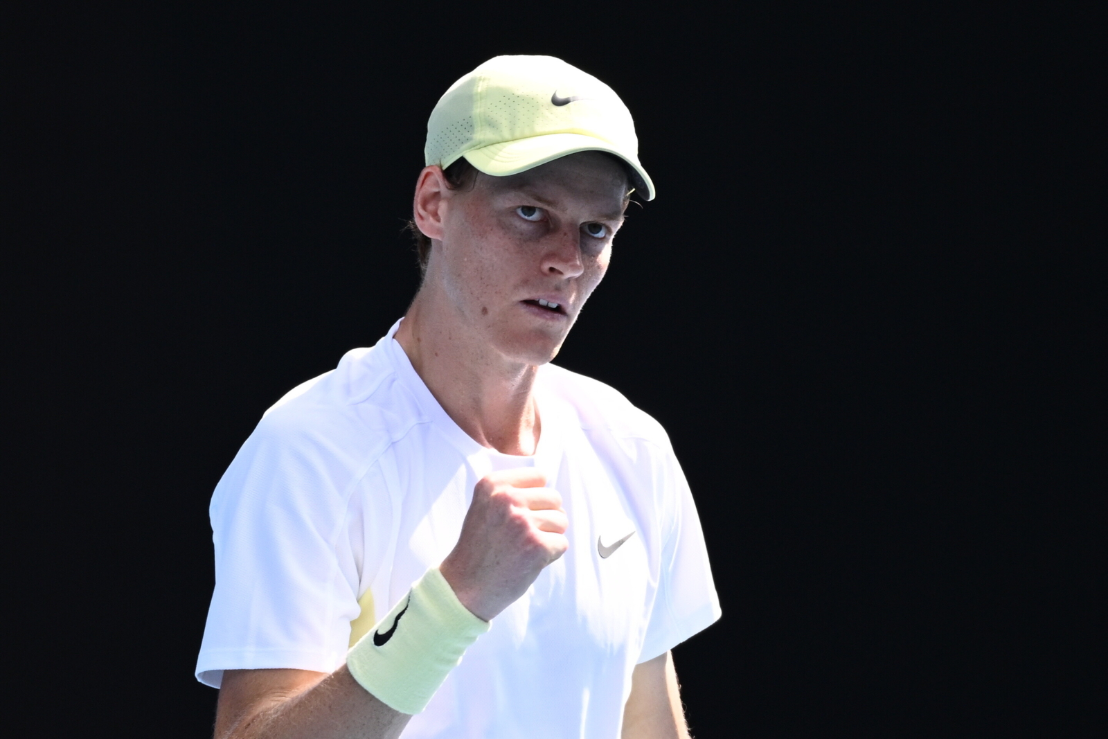 Popisowy występ lidera rankingu. Stracił dwa gemy