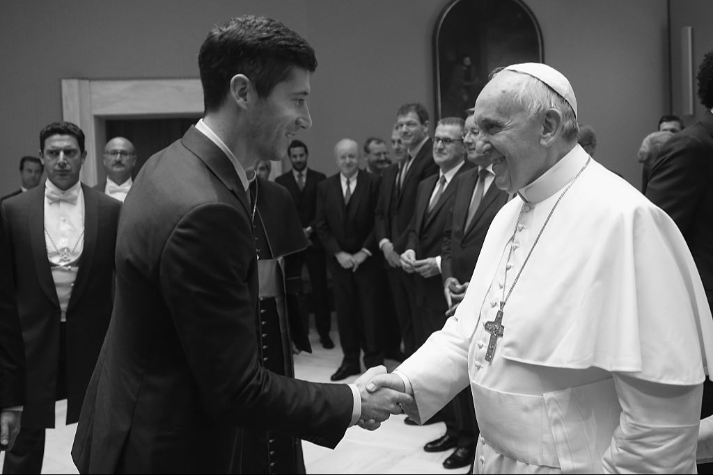 To Lewandowski mówił o Franciszku. Papież miał bliskie relacje z gwiazdami futbolu