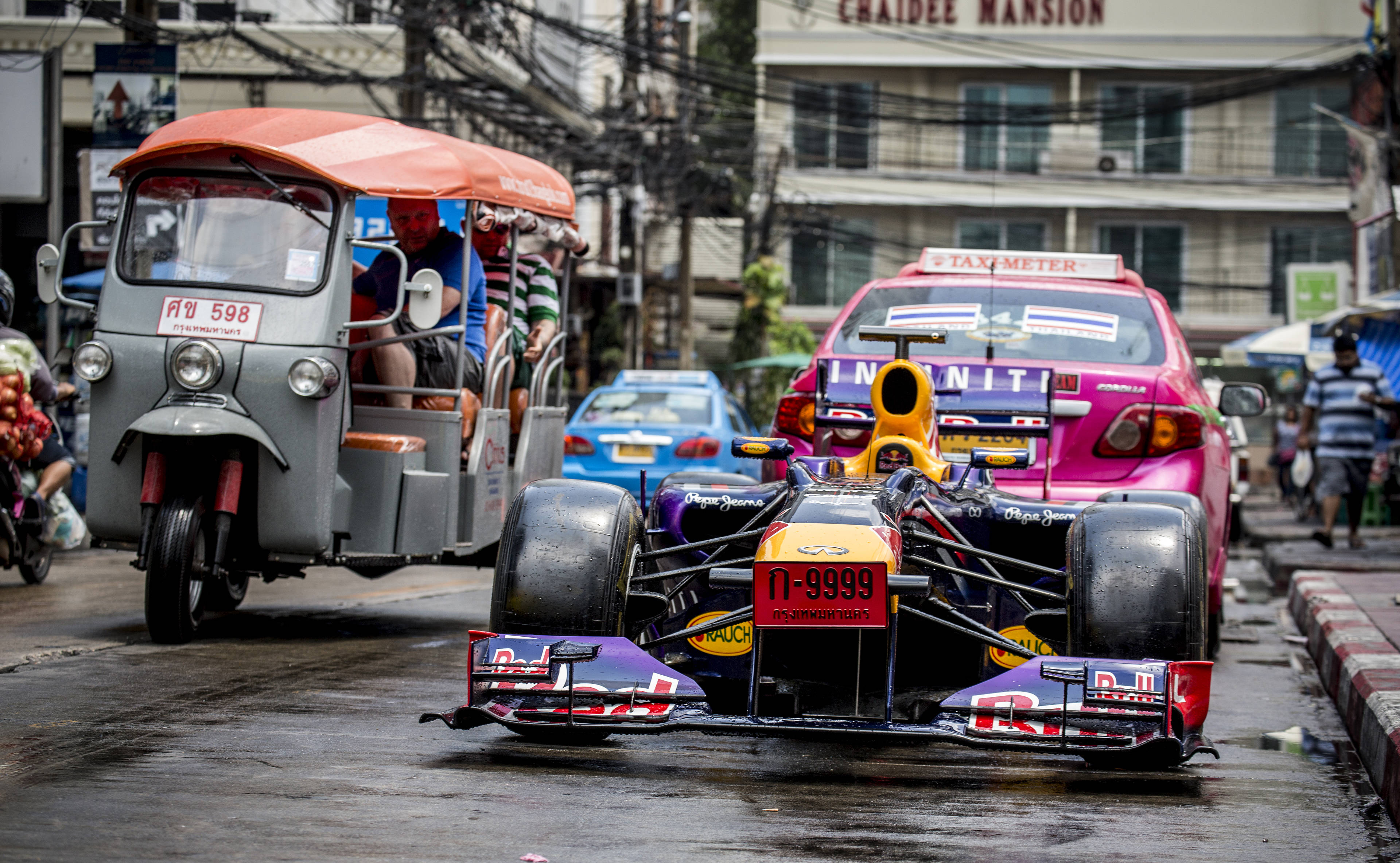 Mają na to ponad 1 mld dolarów. Chcą wejść z rozmachem do F1