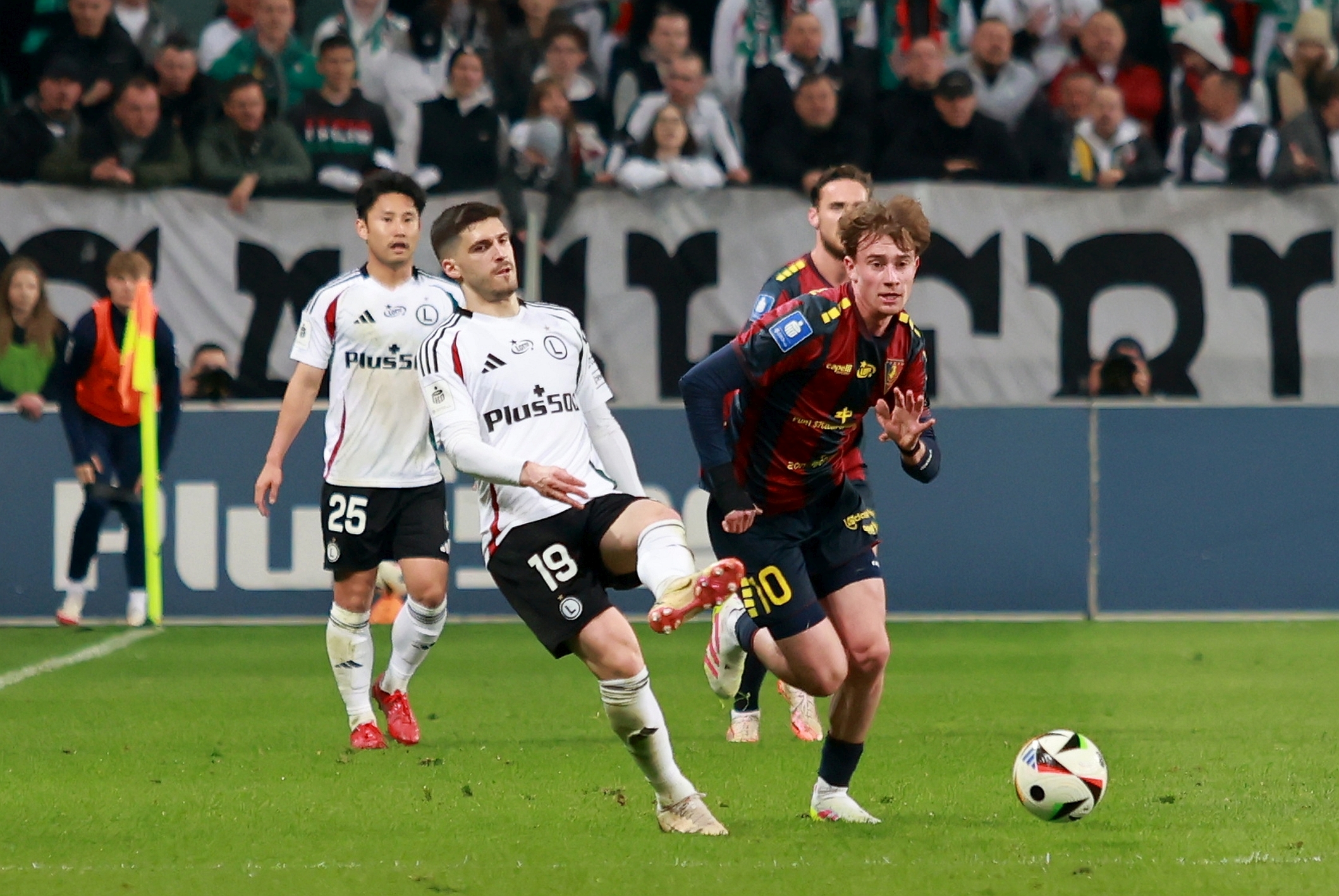 Media. Dwa słynne kluby zainteresowane Polakiem. Był obserwowany