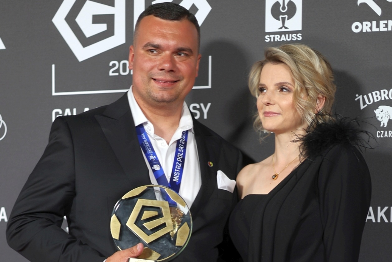 Wpis żony trenera Jagiellonii niesie się po sieci. "Po raz kolejny pokazujecie"