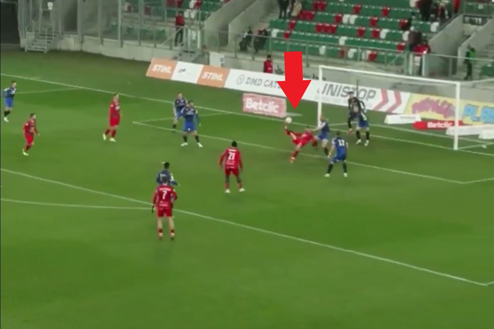Co za gol w polskiej lidze! To trzeba zobaczyć [WIDEO]