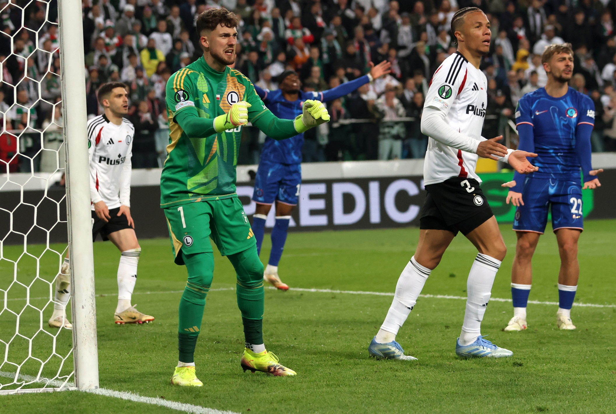 Legia ma na oku rosłego Serba. To on rozwiąże problemy między słupkami?