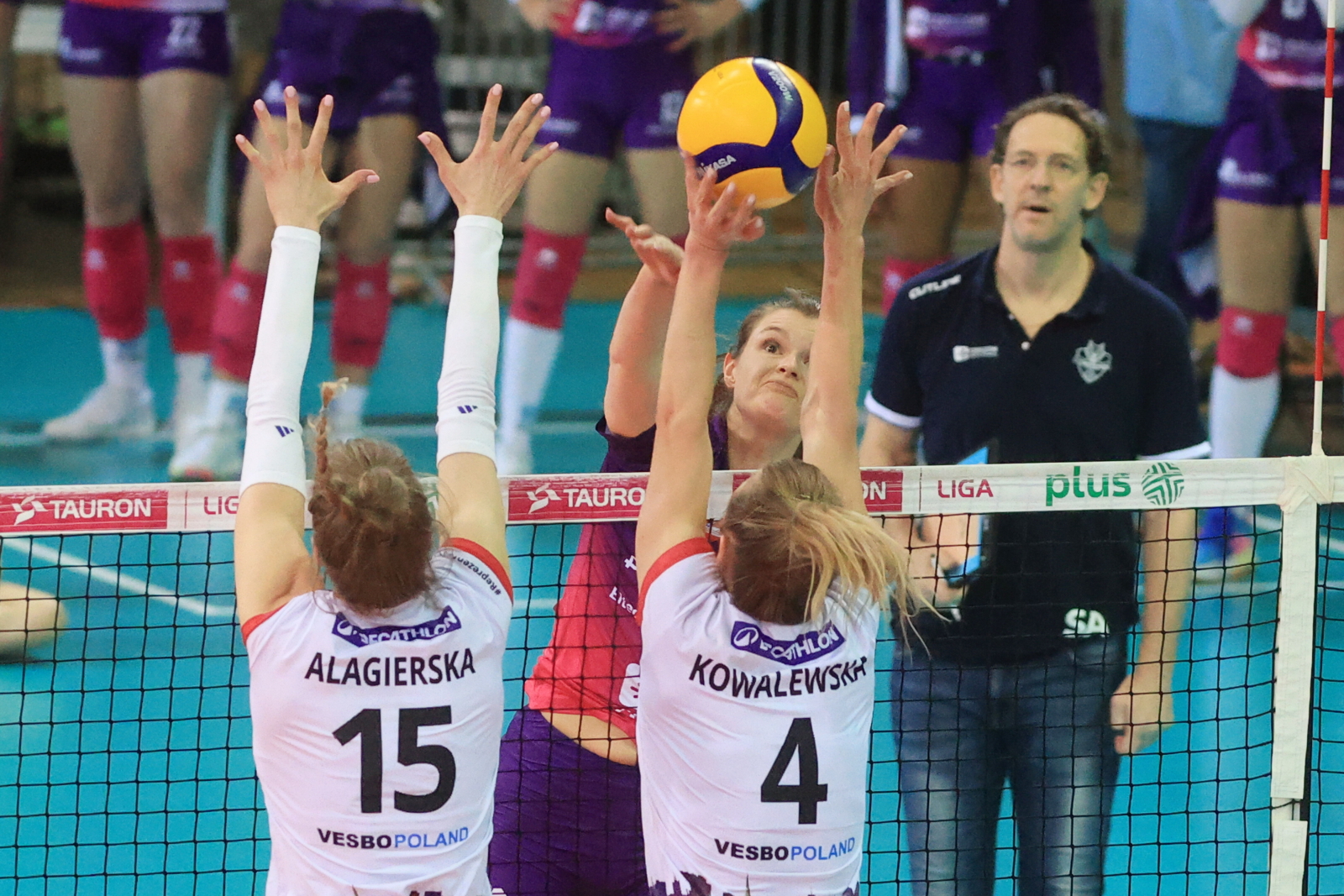 Kolejna odsłona finału w Wielki Piątek. Drużyna Antigi o krok od złota