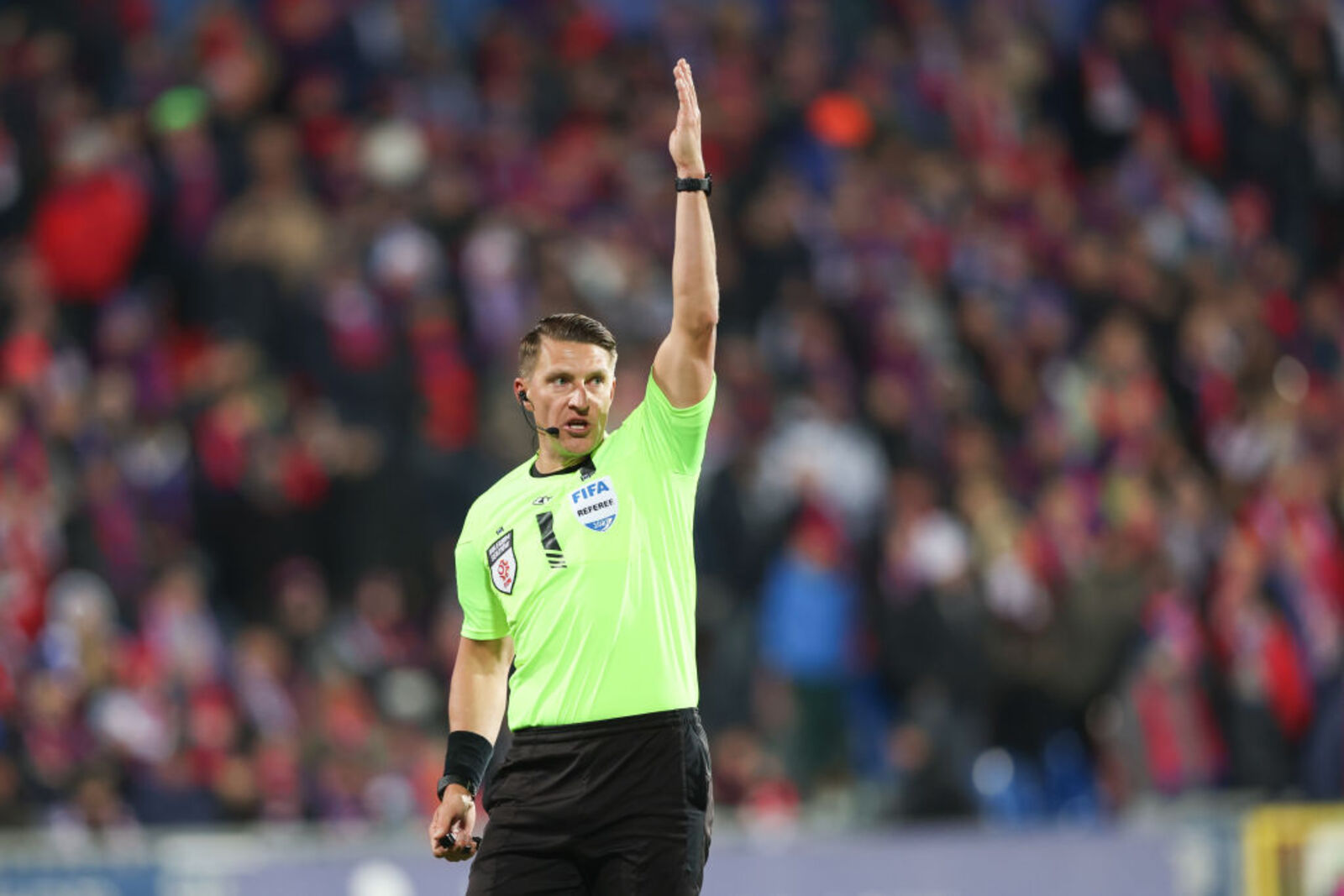 Wskazał nazwisko. Ten piłkarz Ekstraklasy utrudnia życie sędziom