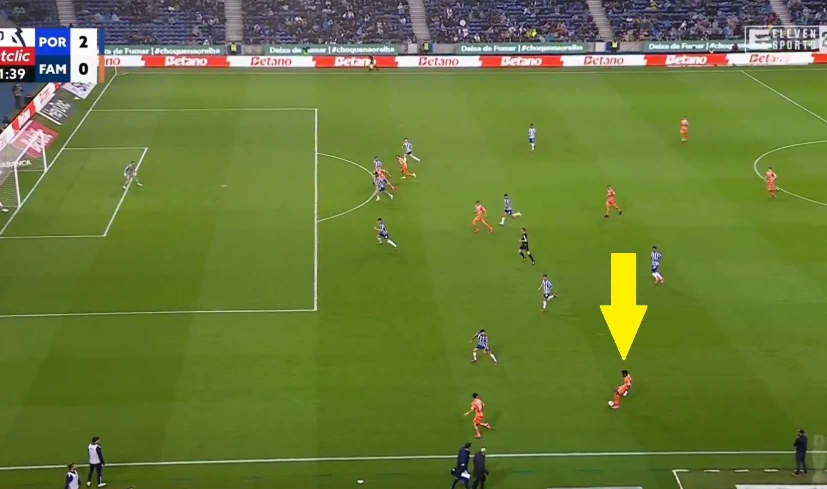 Jak to wpadło?! Mamy kandydata do gola sezonu [WIDEO]