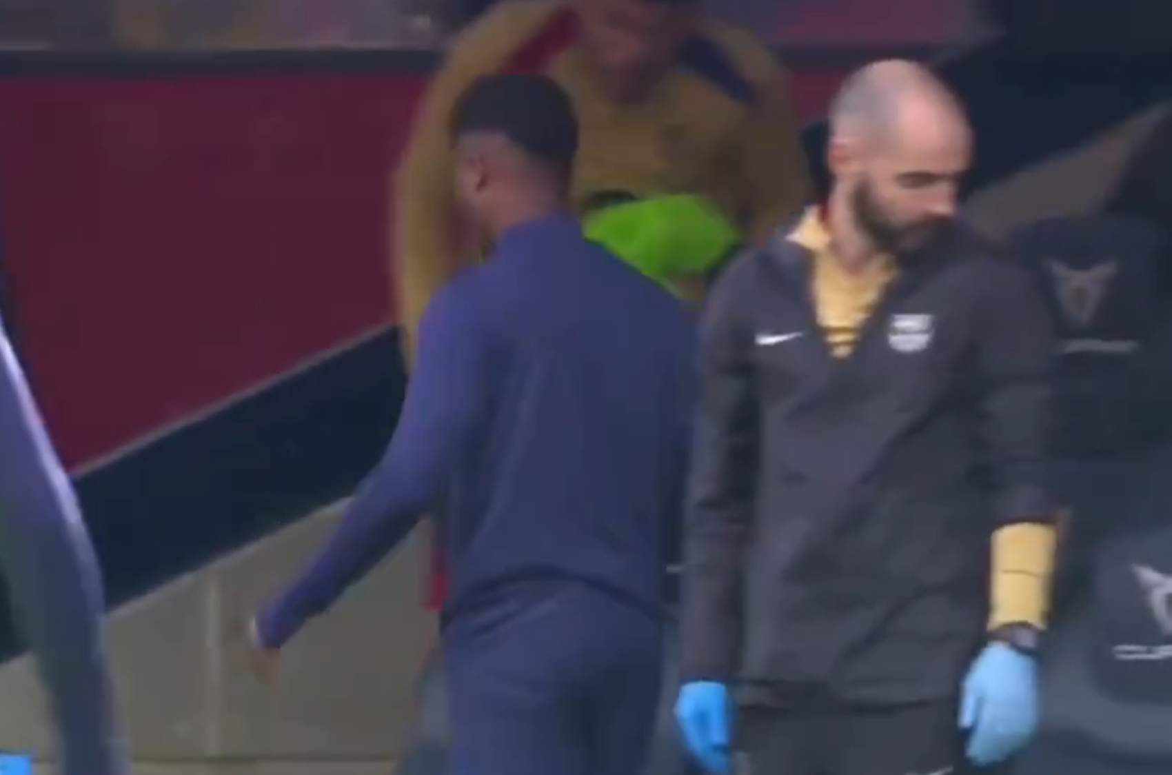 Flick go nie wystawił. Gwiazdor się wściekł. Kamery wszystko nagrały