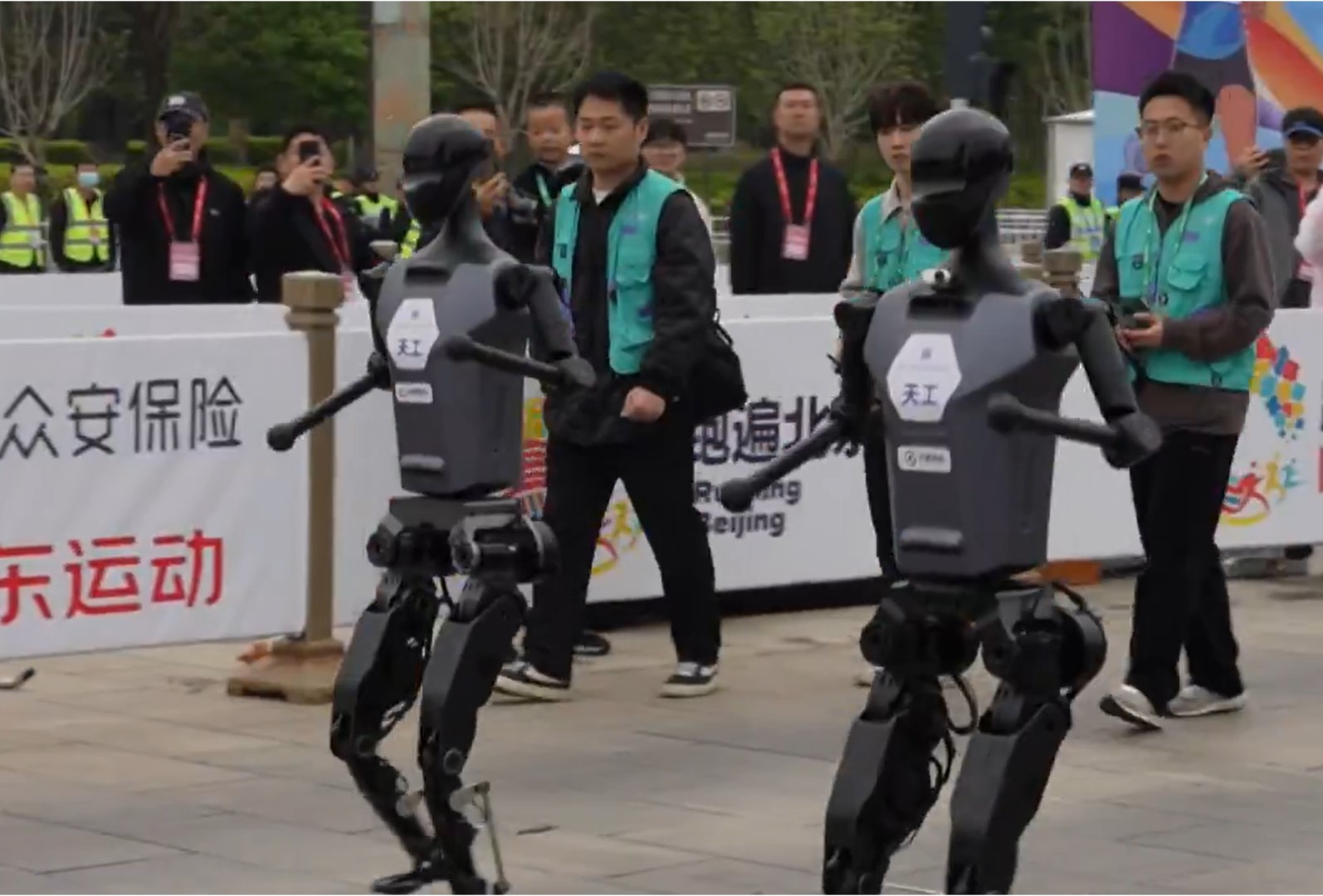 Roboty zmierzyły się z ludźmi. Wyniki są zaskakujące