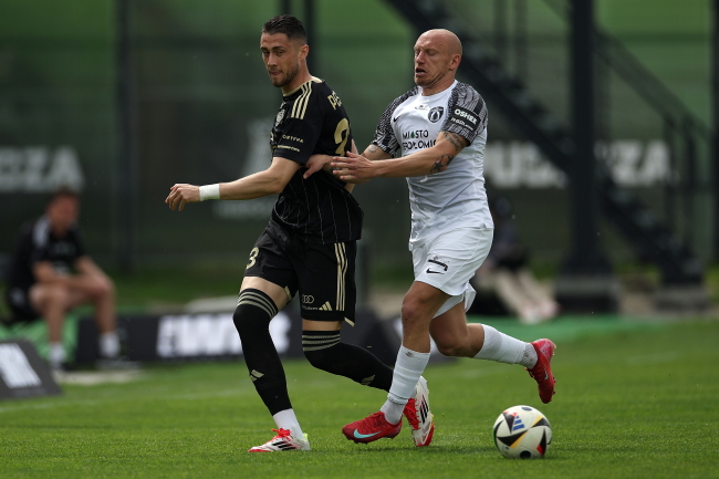 Końcówka wynagrodziła cierpienia. Cztery gole w meczu Puszcza - Radomiak