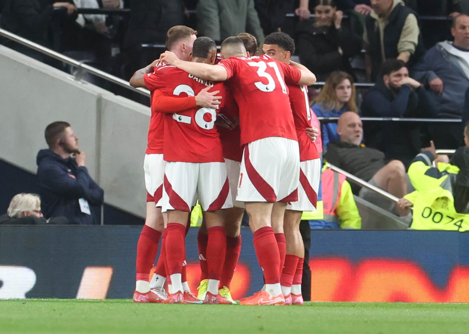 Rewelacja Premier League znów zwycięża. Wrzenie w grze o Ligę Mistrzów