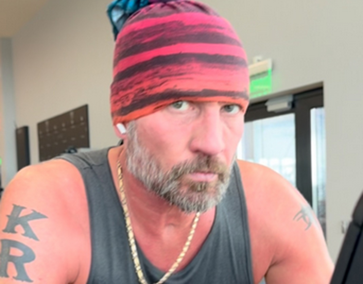 Lekarze amputowali mu ręce i nogi. "Mogłem tylko mrugać oczami"