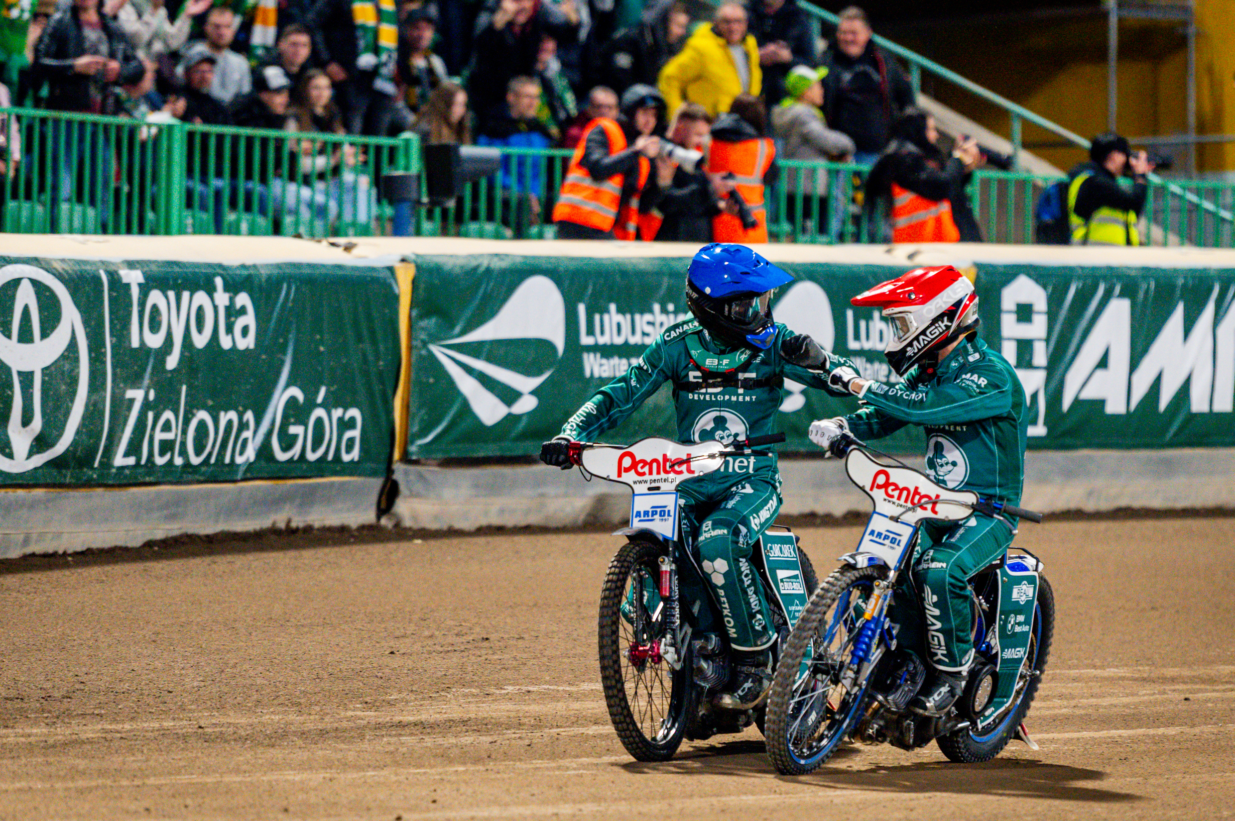 Żużel. Falubaz wrócił z dalekiej podróży i ma pierwsze punkty! Zawód torunian w Zielonej Górze
