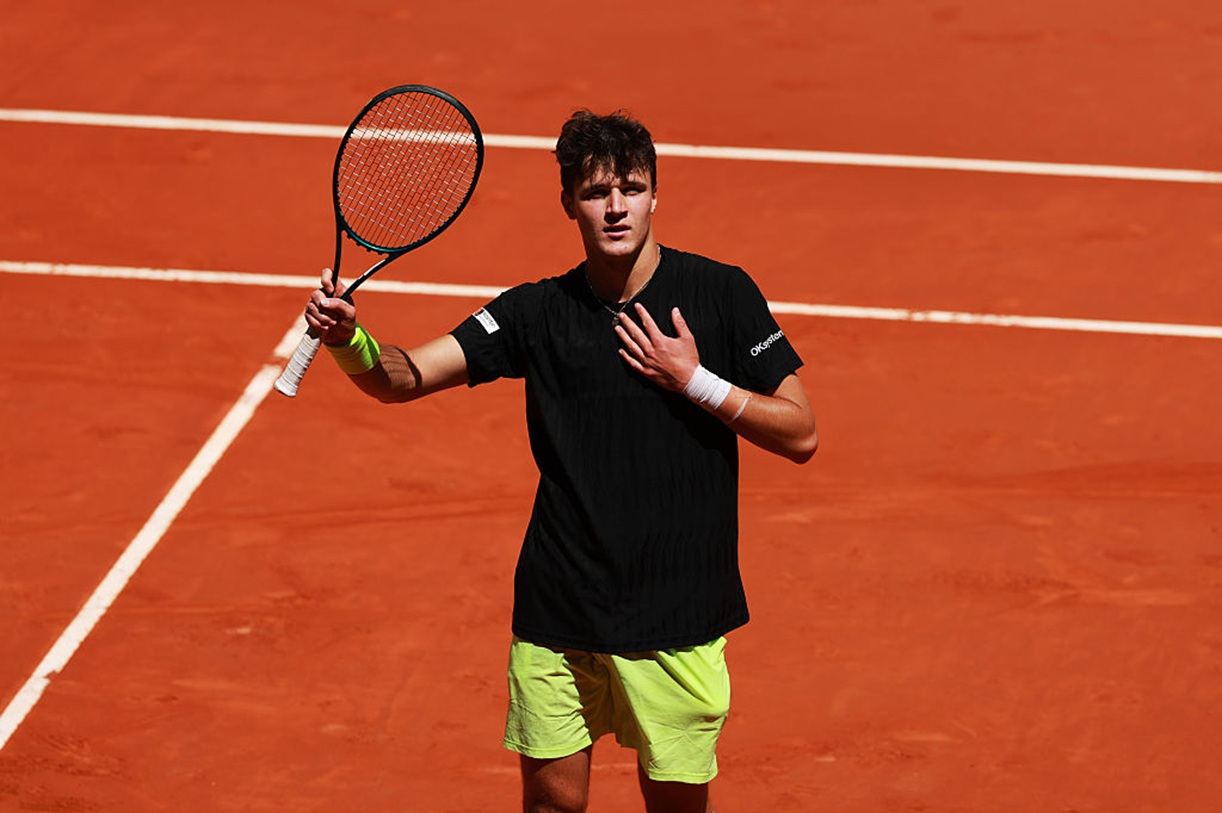 Czeski talent w elitarnym gronie. Pogromca Polaka gra dalej