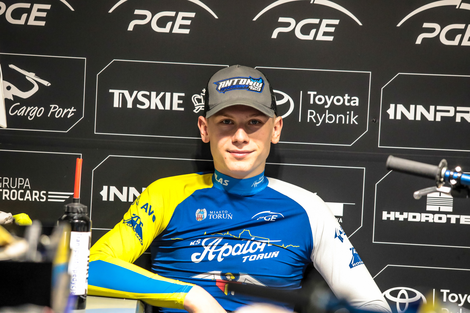 Żużel. Był pod taśmą i został wykluczony z wyścigu. Sędzia bez litości dla Polaka