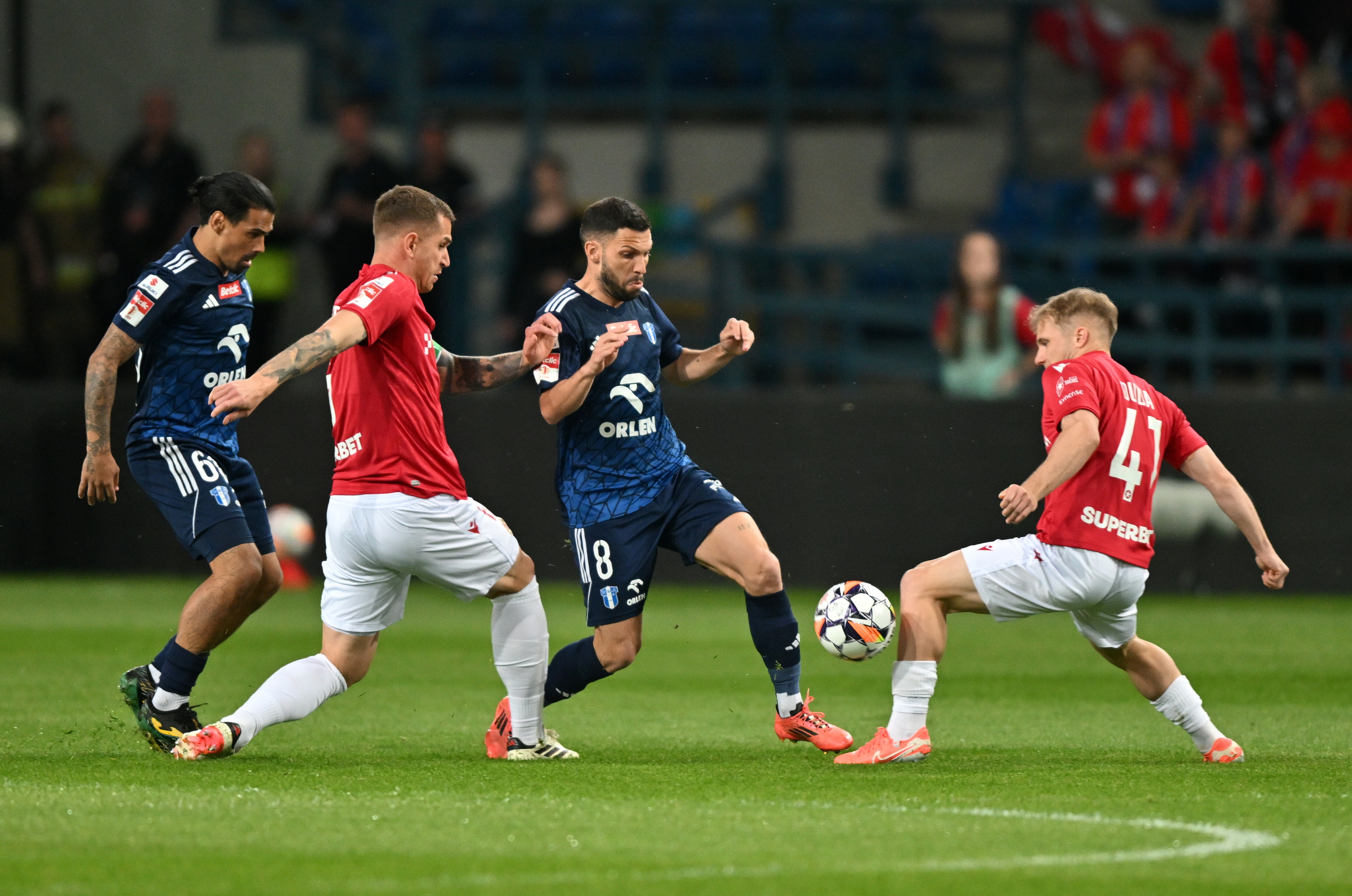 30 tys. na trybunach i wielkie rozczarowanie w Krakowie. Skuteczni "Nafciarze"