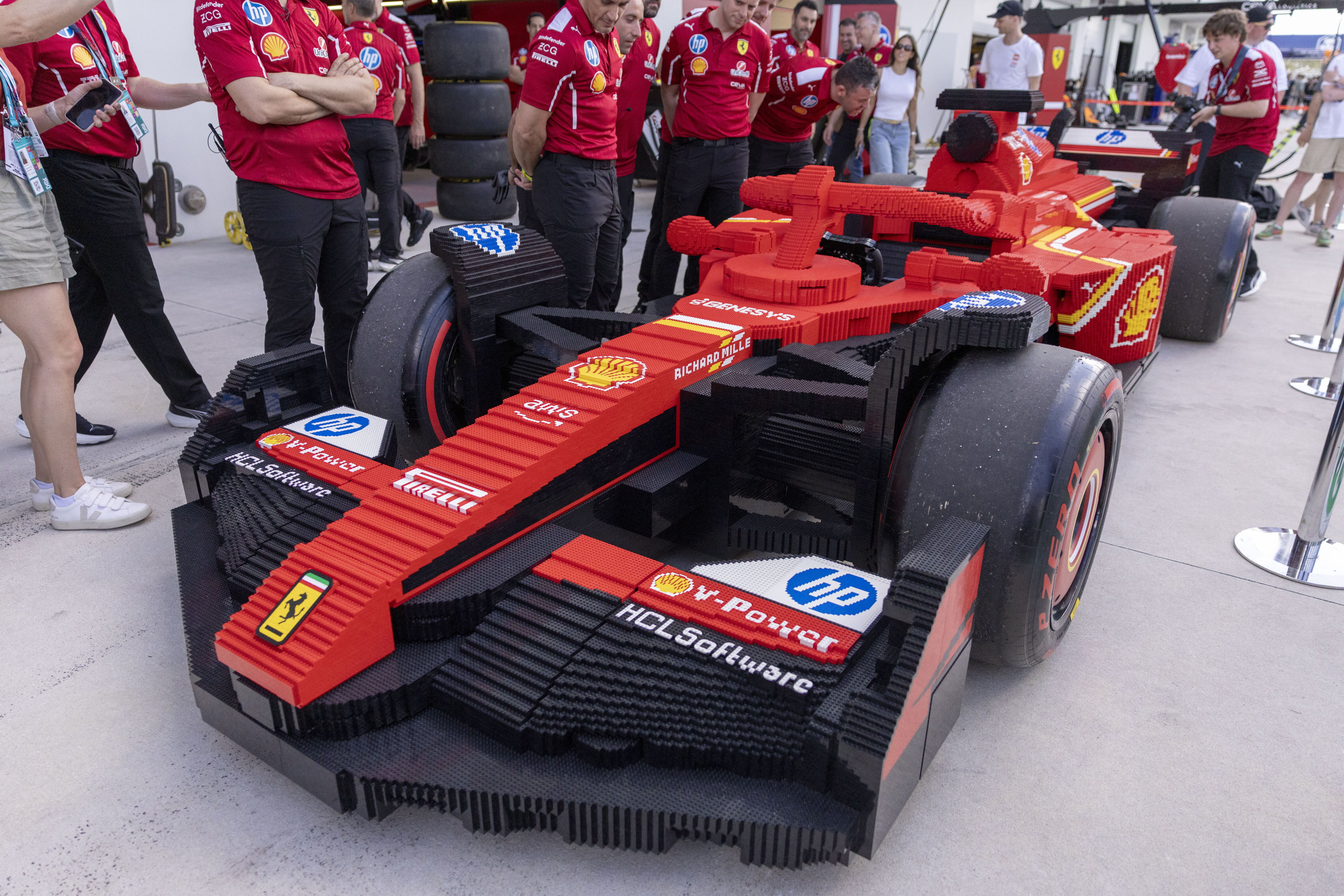 Ferrari pokazało wyjątkowy bolid. W ruch poszło 400 tys. klocków