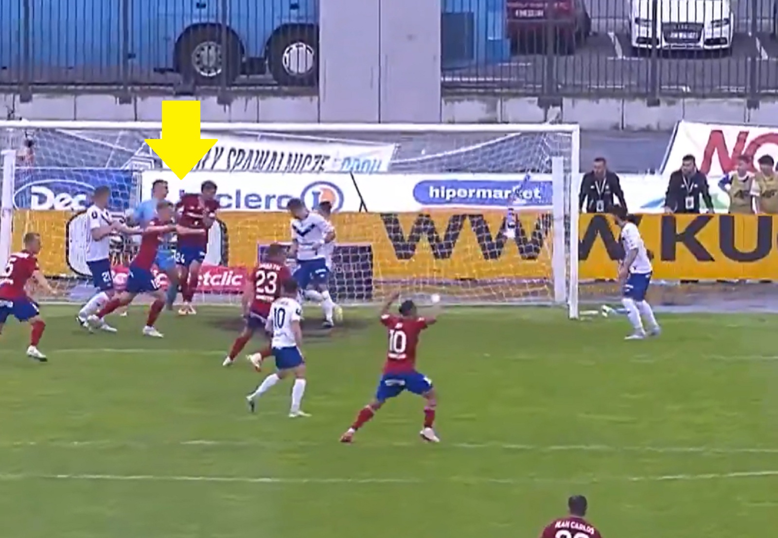 Duża kontrowersja w meczu lidera PKO Ekstraklasy. "Pachnie spalonym" [WIDEO]