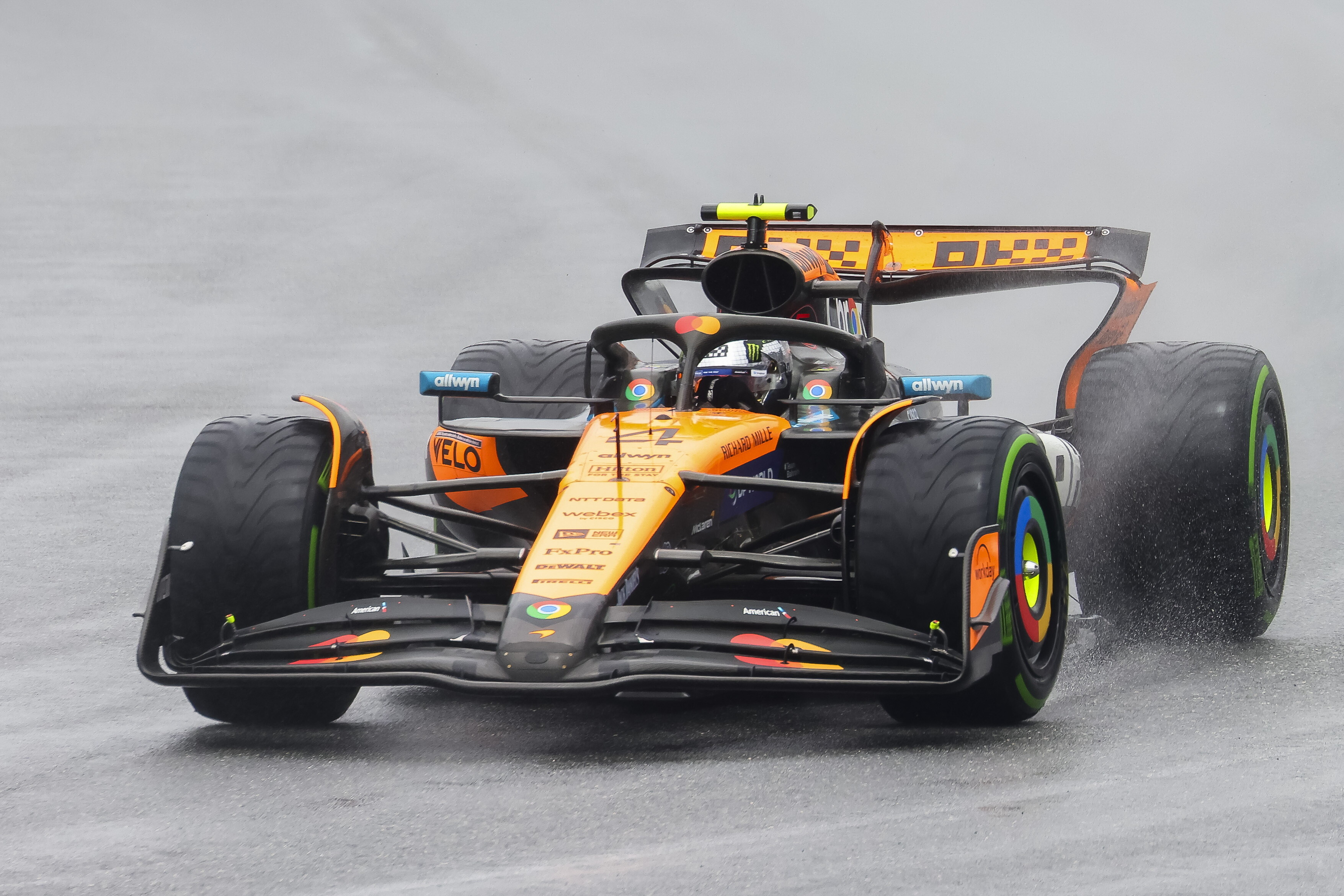 Ulewa w Miami zrobiła show w F1. Koszmar 18-latka i fatalny błąd Red Bulla