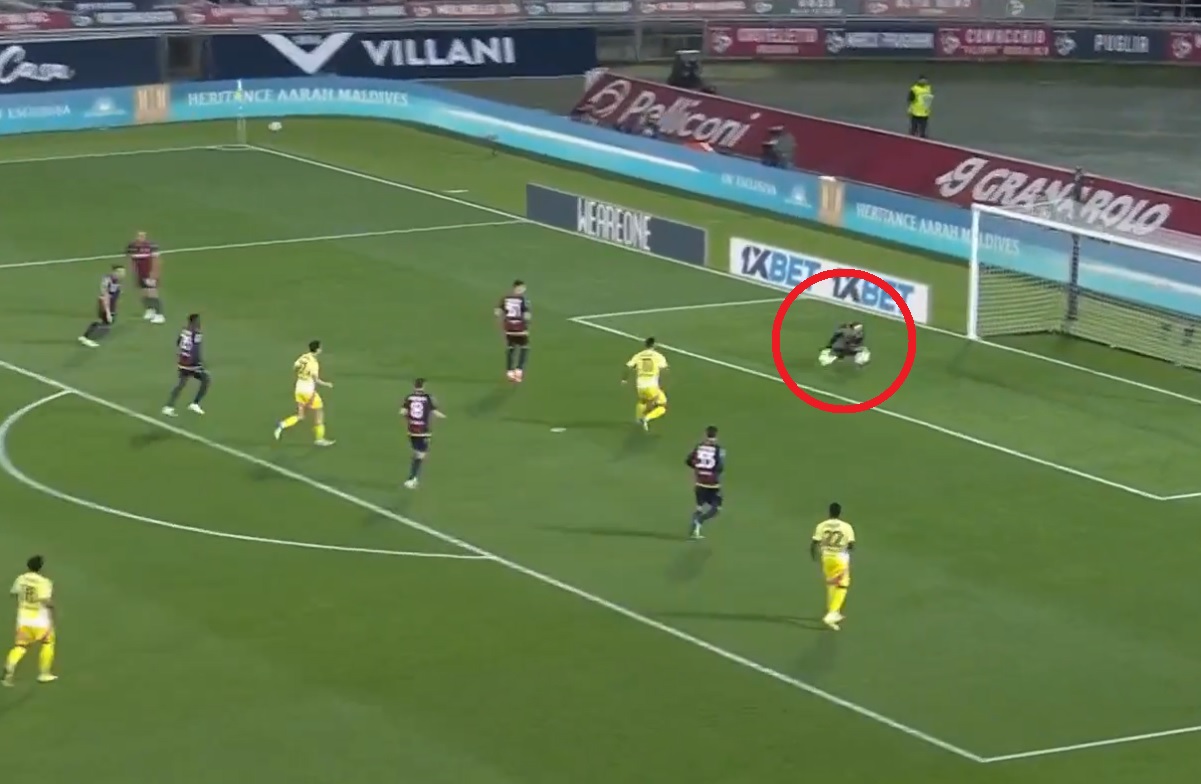 Był początek hitu. Skorupski popełnił błąd [WIDEO]