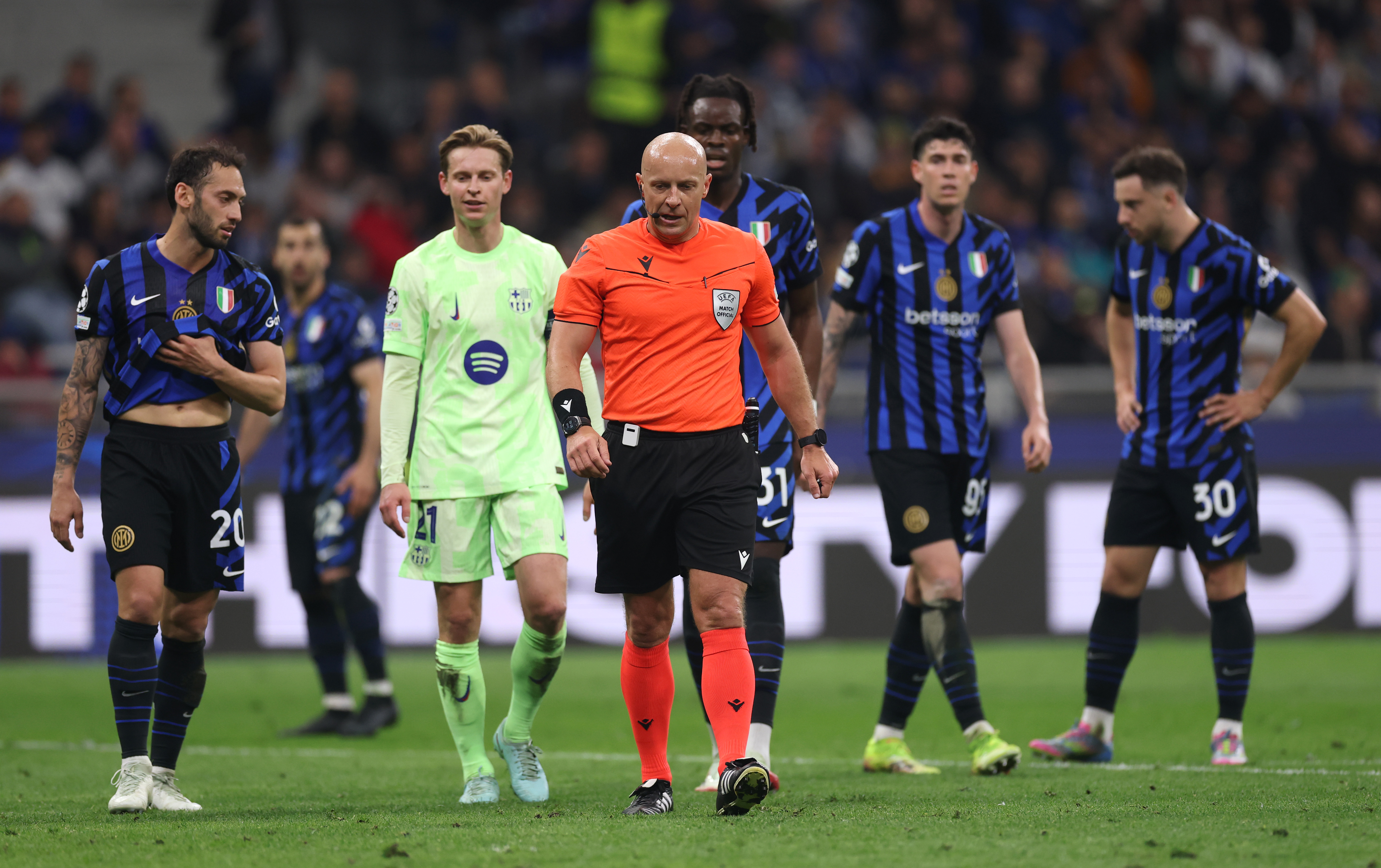 Pomylił się o centymetry. Marciniak wycofał się z decyzji o karnym