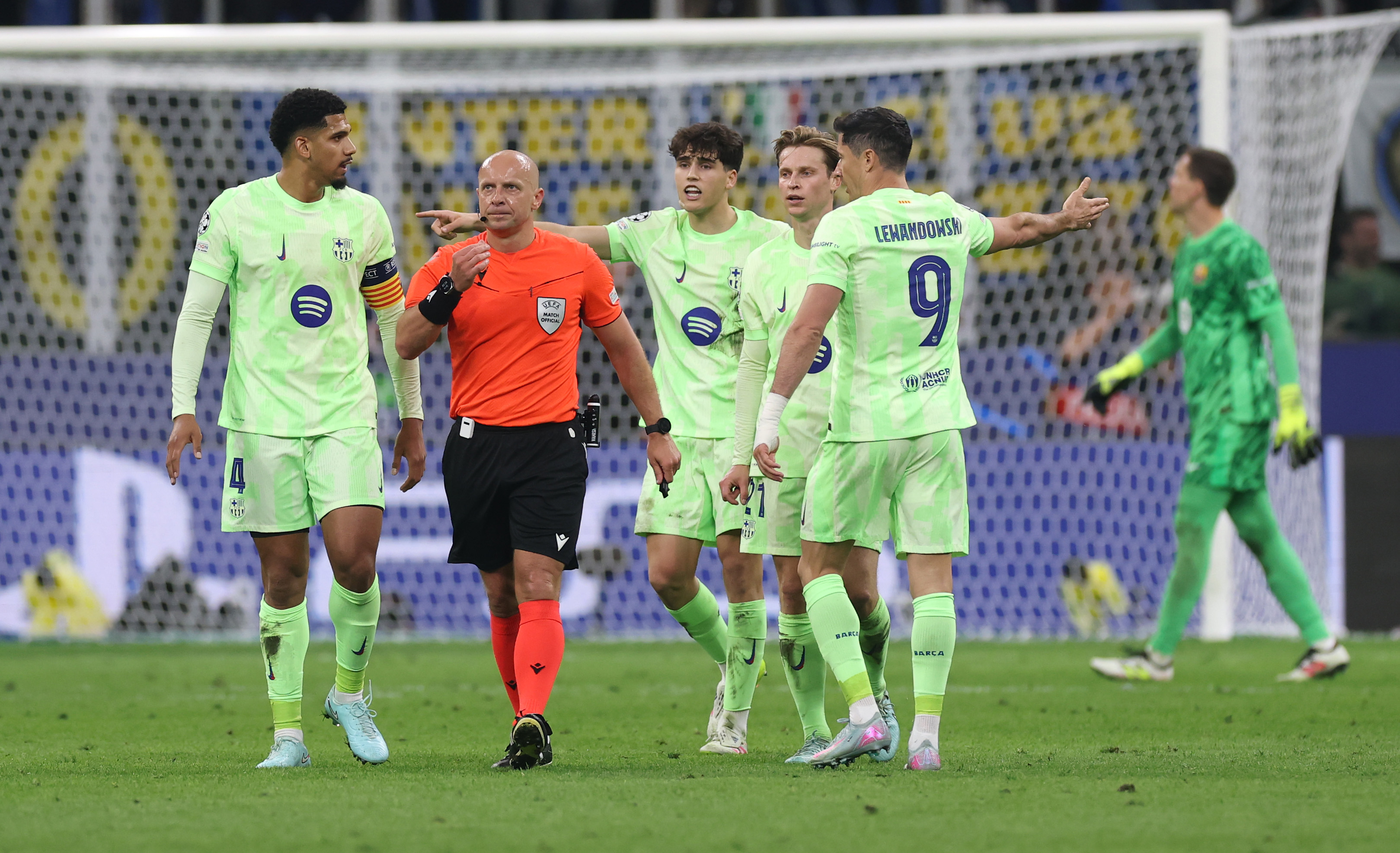 Gwiazdor Barcelony wprost o Marciniaku. "Wpłynął na wynik meczu"