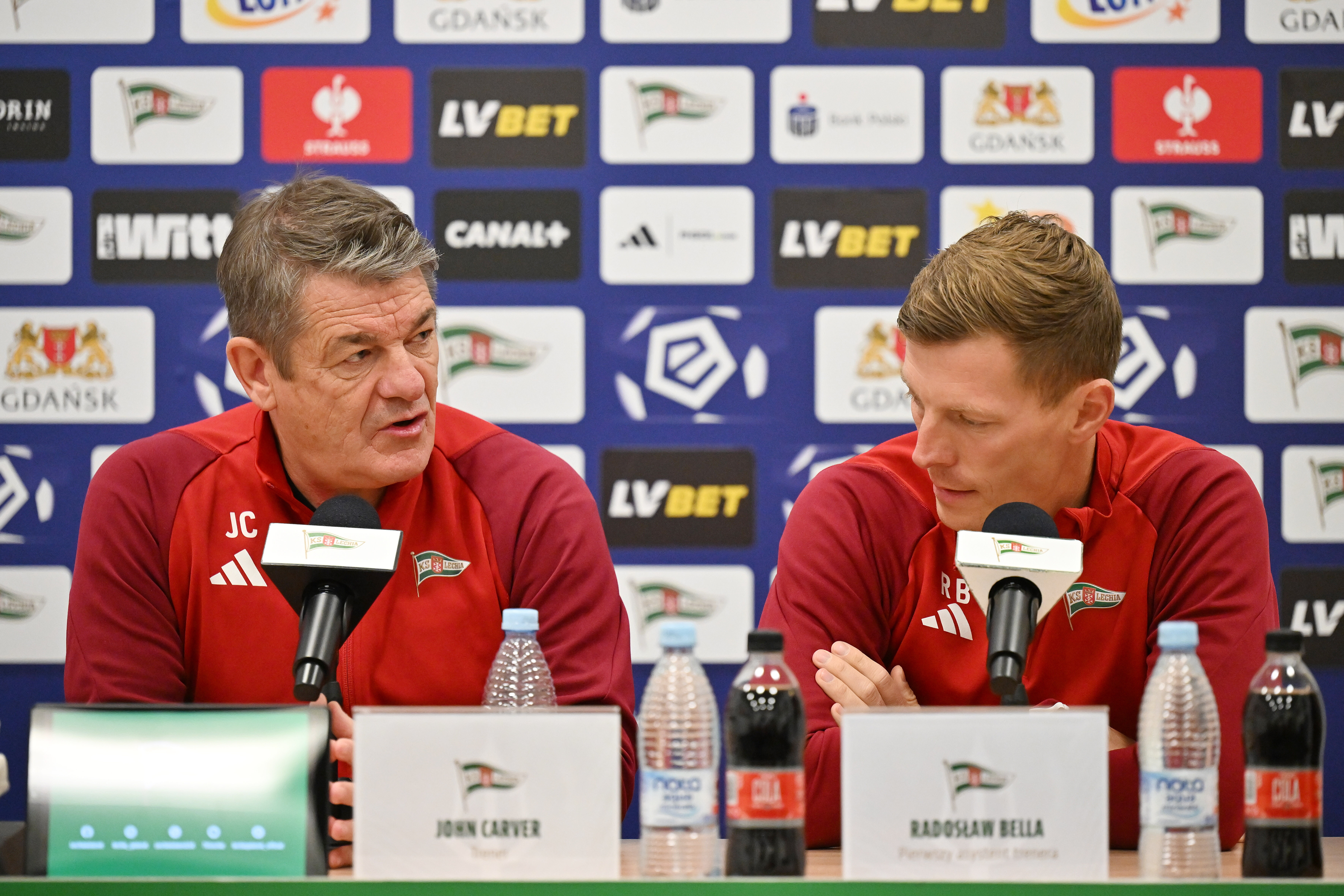 Na czym stoi trener Lechii? Piłkarz wyjechał do Australii i raczej nie wróci