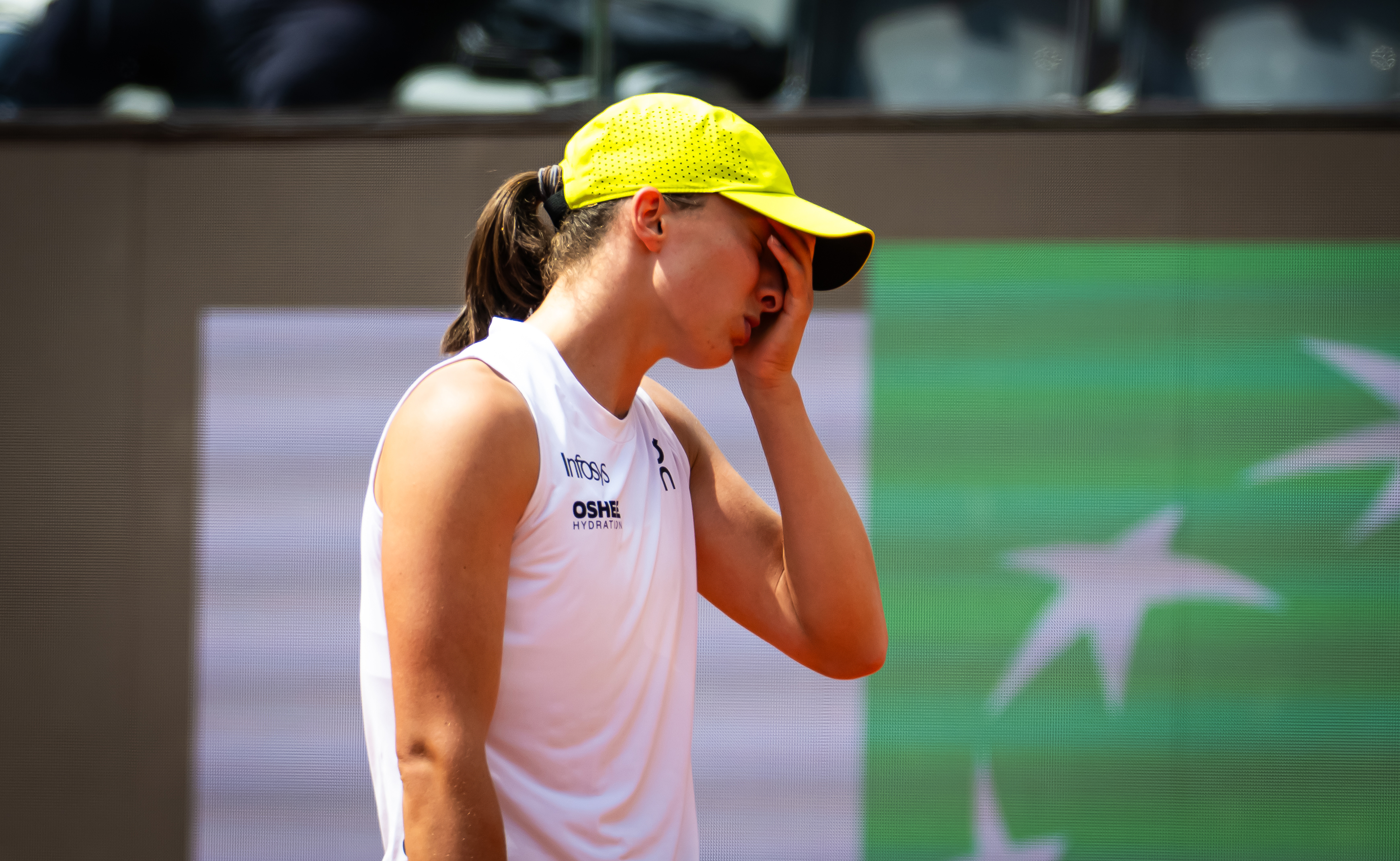 "Oddala się". Rosjanie piszą o Świątek